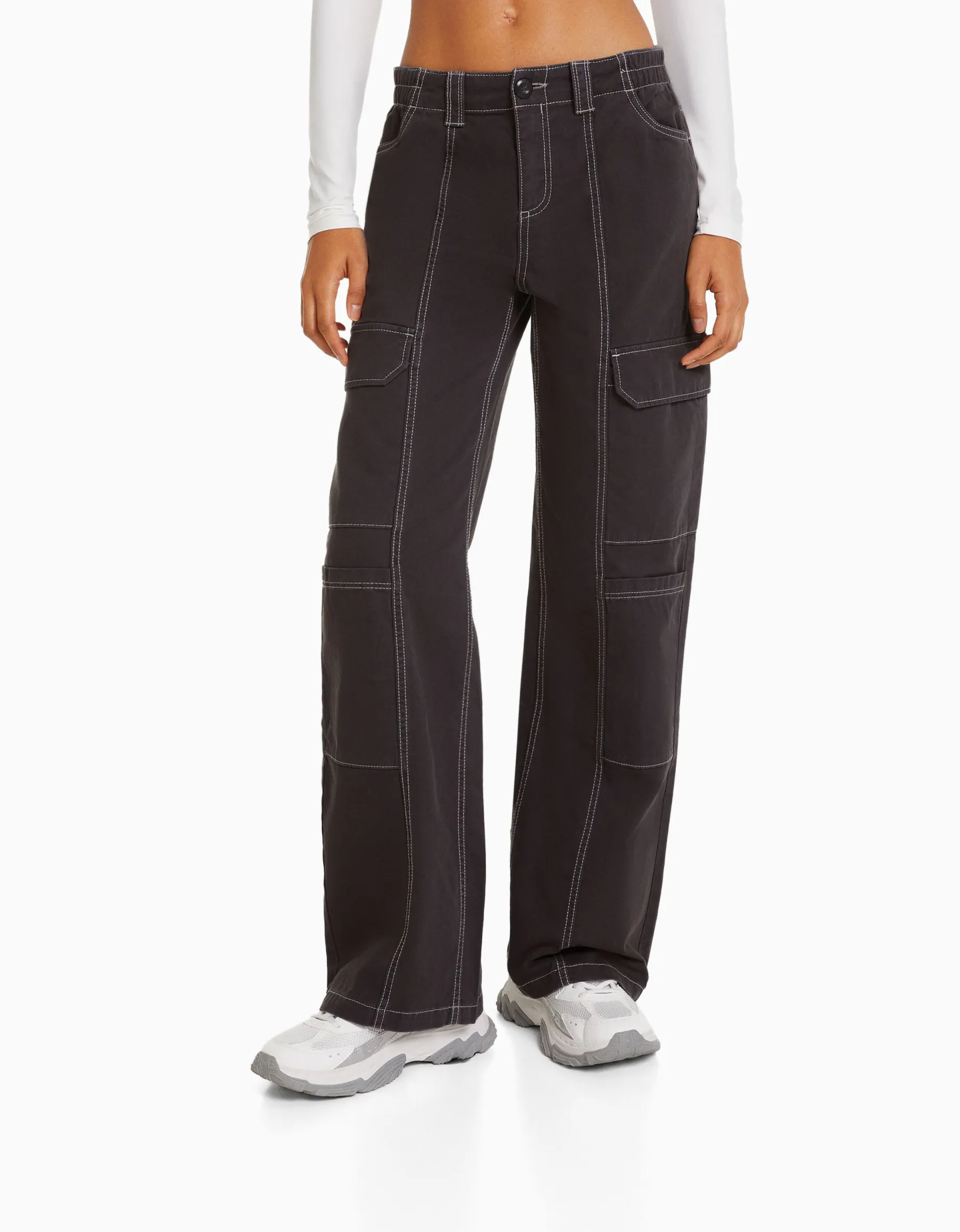 BERSHKA Pantalon cargo taille basse coton fil contraste Blanc cassé Fashion