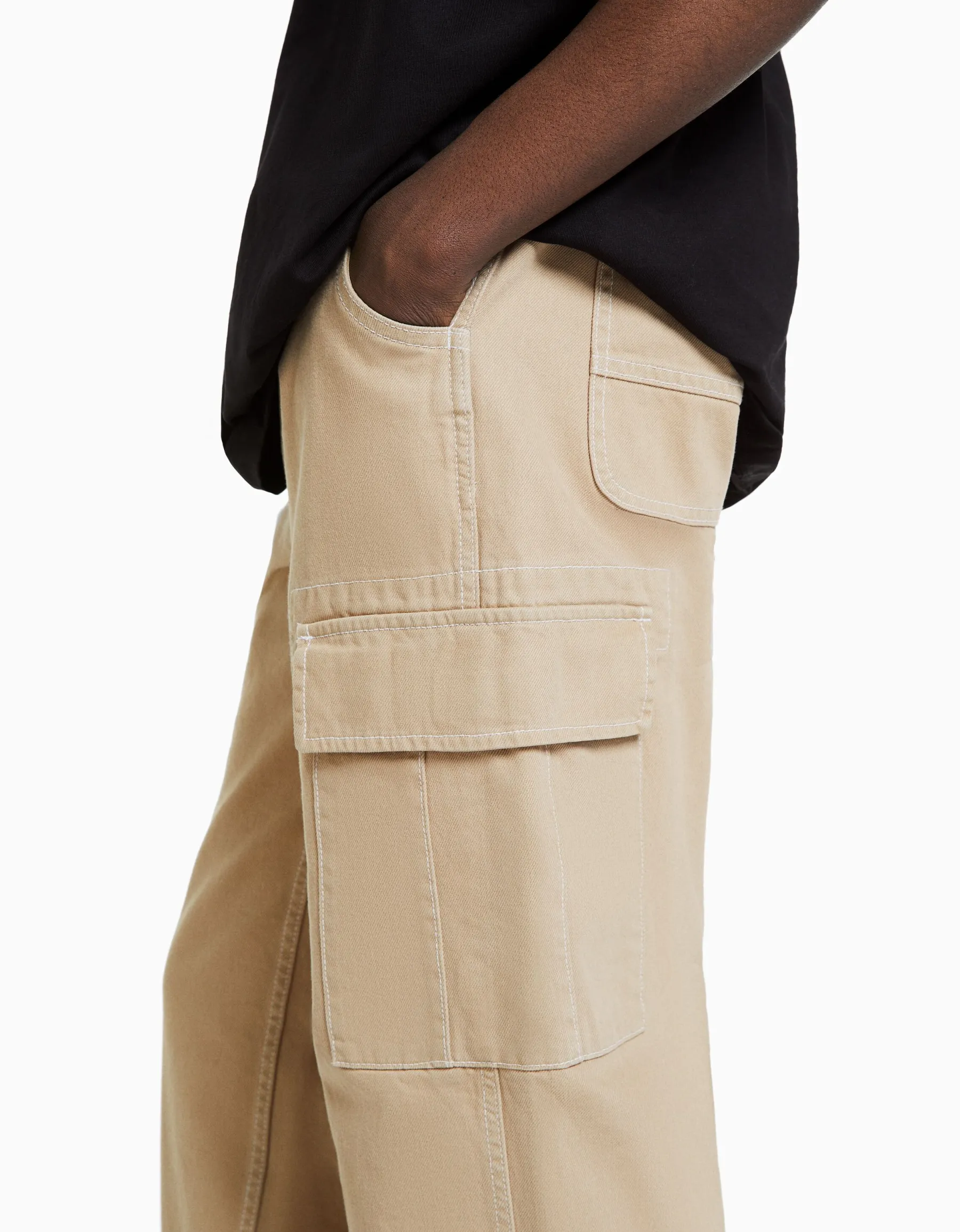 BERSHKA Pantalon cargo wide fil contraste Noir Fashion