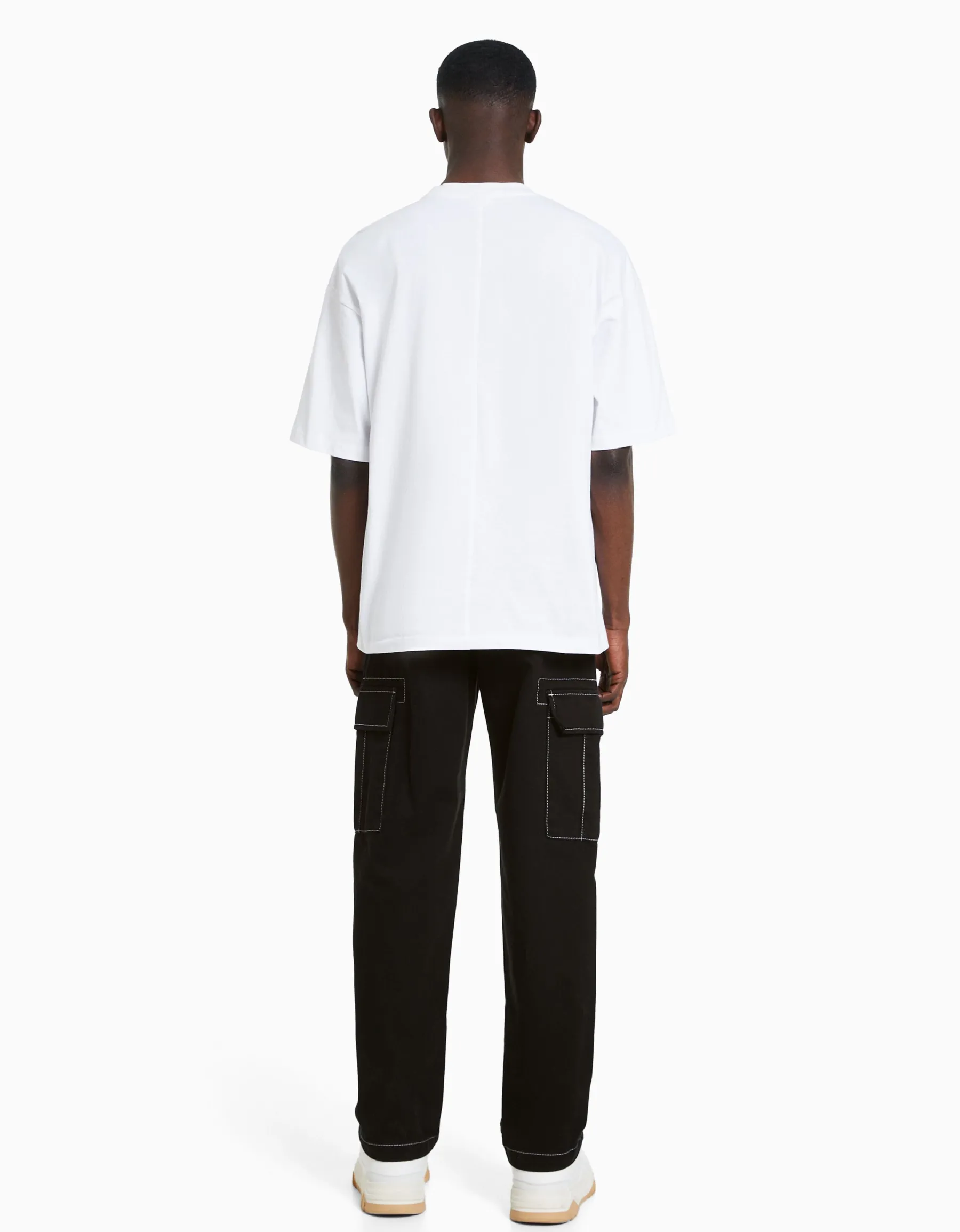 BERSHKA Pantalon cargo wide fil contraste Noir Hot
