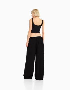BERSHKA Pantalon jogger cargo parachute Noir Cheap