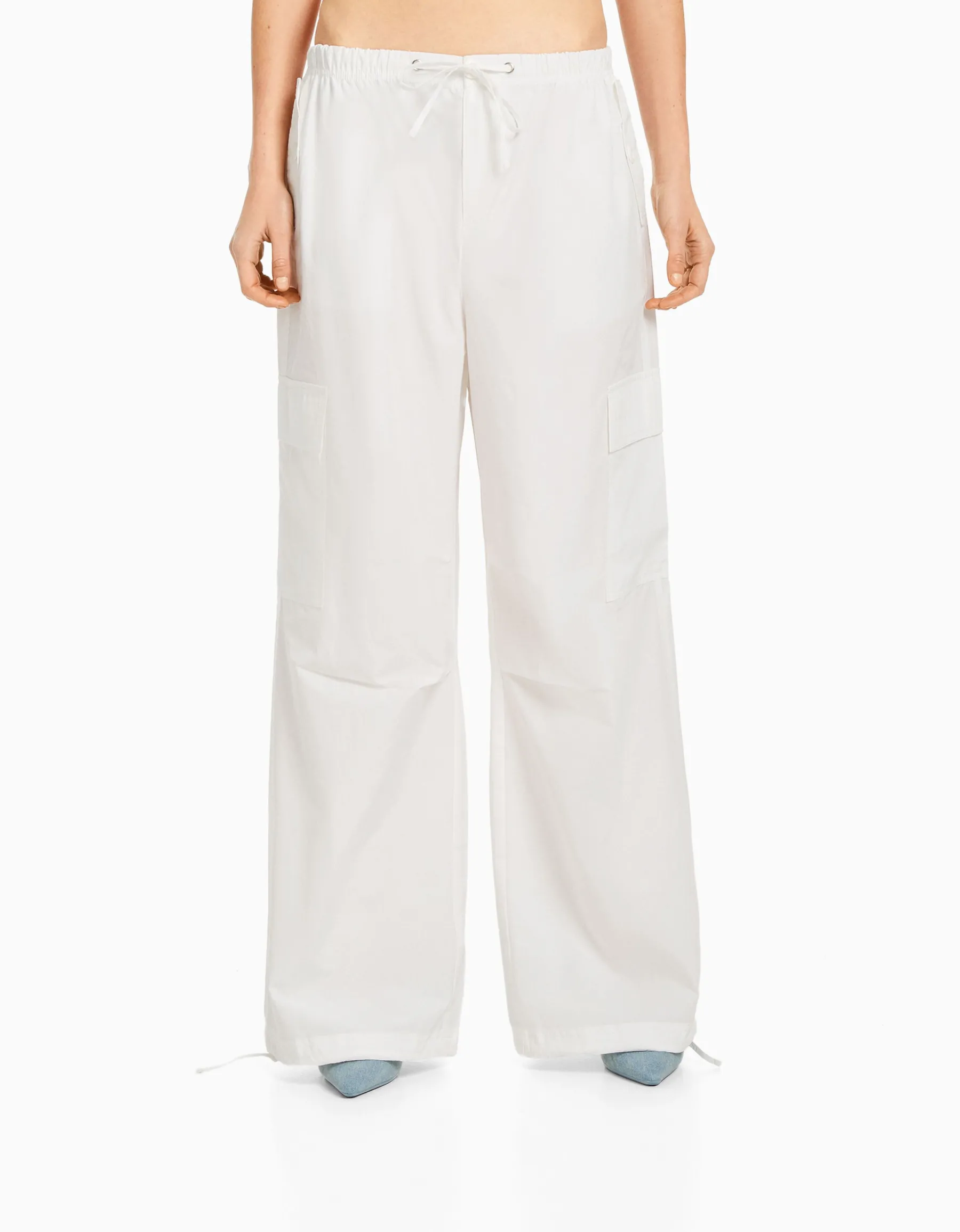 BERSHKA Pantalon jogger cargo parachute Blanc Cheap