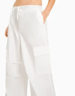BERSHKA Pantalon jogger cargo parachute Blanc Cheap