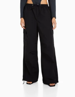 BERSHKA Pantalon jogger cargo parachute Bleu lavé Outlet