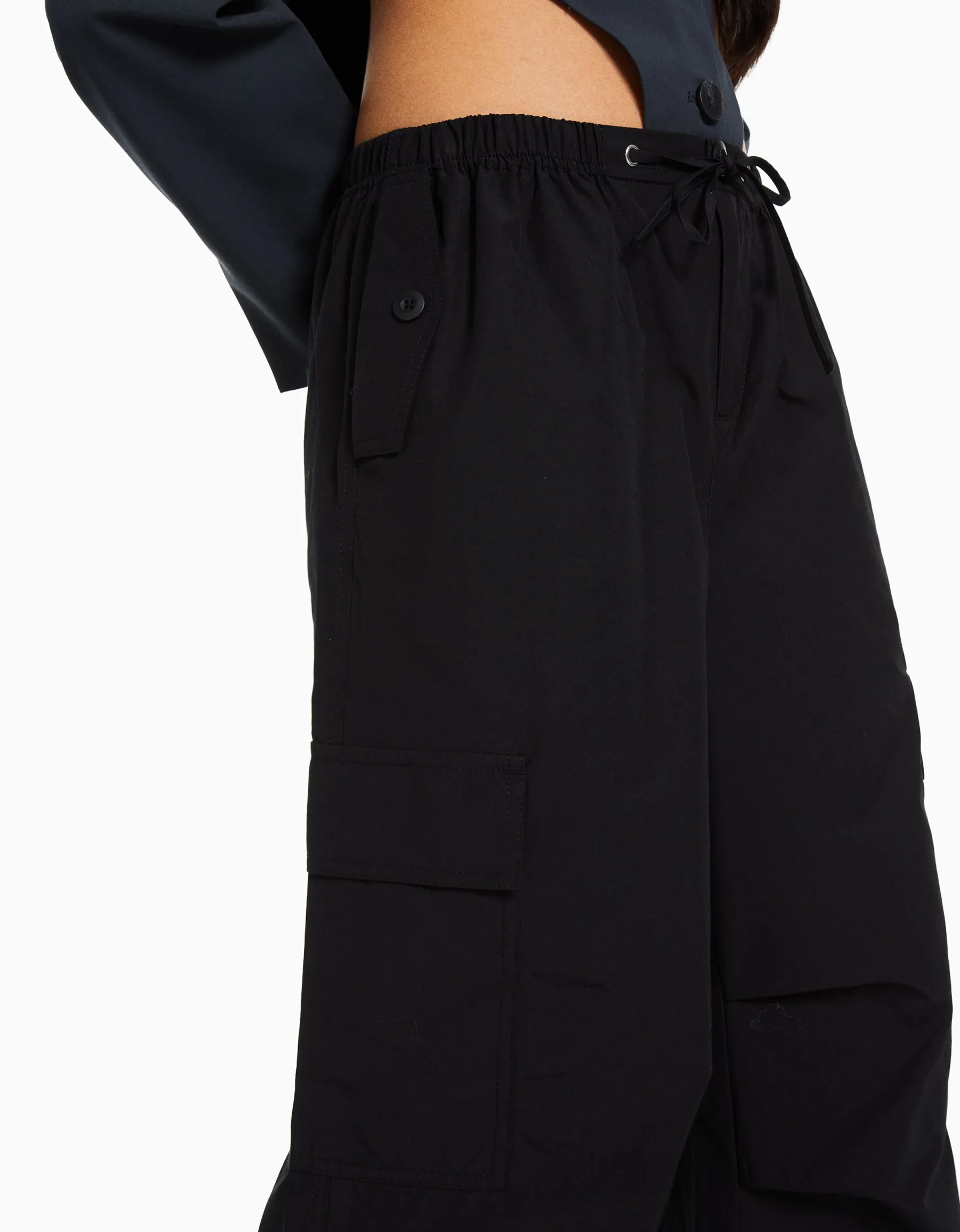 BERSHKA Pantalon jogger cargo parachute Bleu lavé Outlet