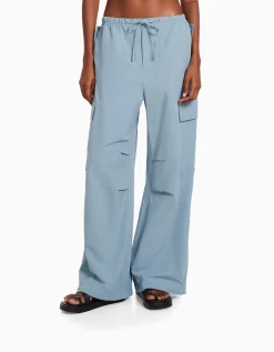 BERSHKA Pantalon jogger cargo parachute Bleu lavé Flash Sale