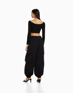 BERSHKA Pantalon jogger cargo poches effet nylon Noir Fashion