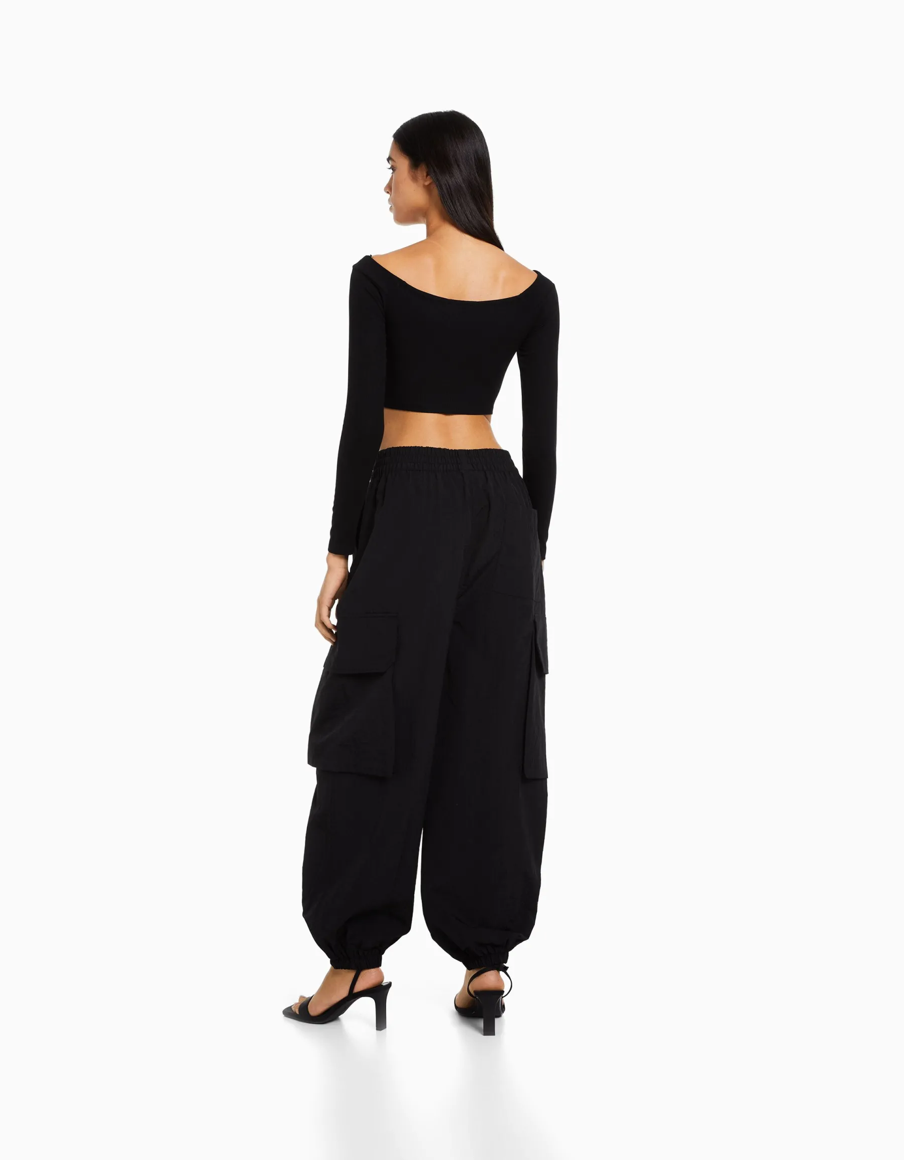 BERSHKA Pantalon jogger cargo poches effet nylon Noir Fashion