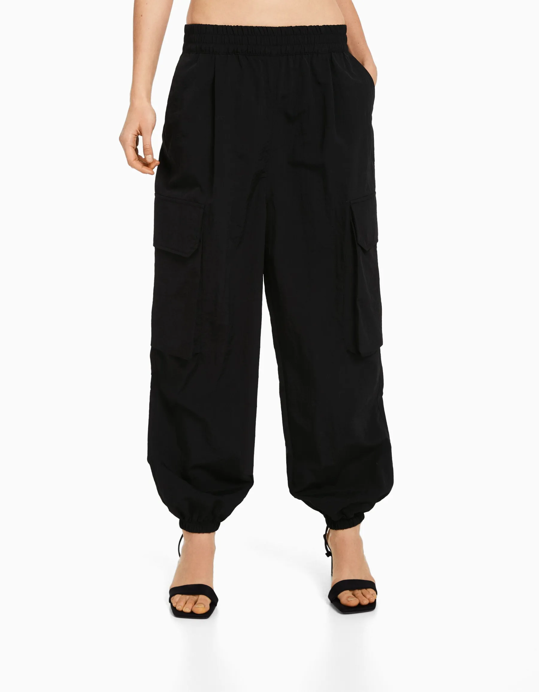 BERSHKA Pantalon jogger cargo poches effet nylon Noir Cheap