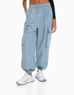 BERSHKA Pantalon jogger cargo poches effet nylon Gris Outlet