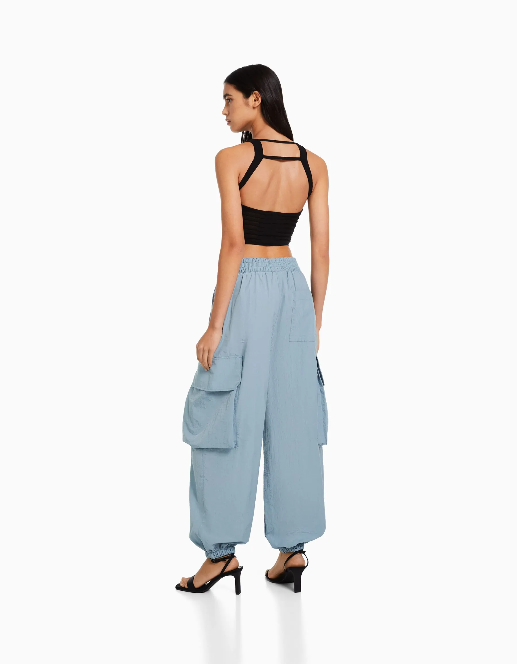 BERSHKA Pantalon jogger cargo poches effet nylon Gris Cheap