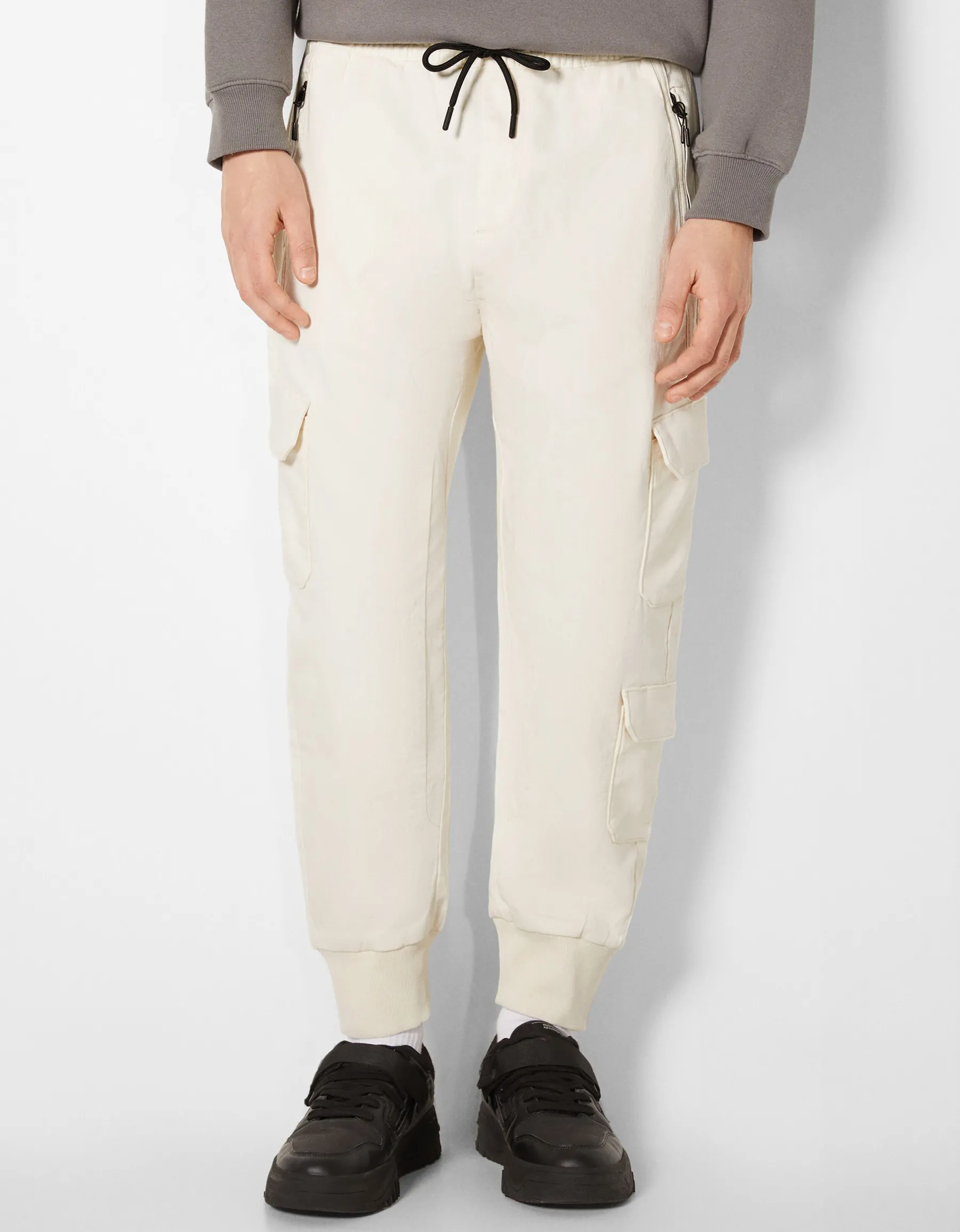 BERSHKA Pantalon jogger cargo slim Blanc cassé Outlet