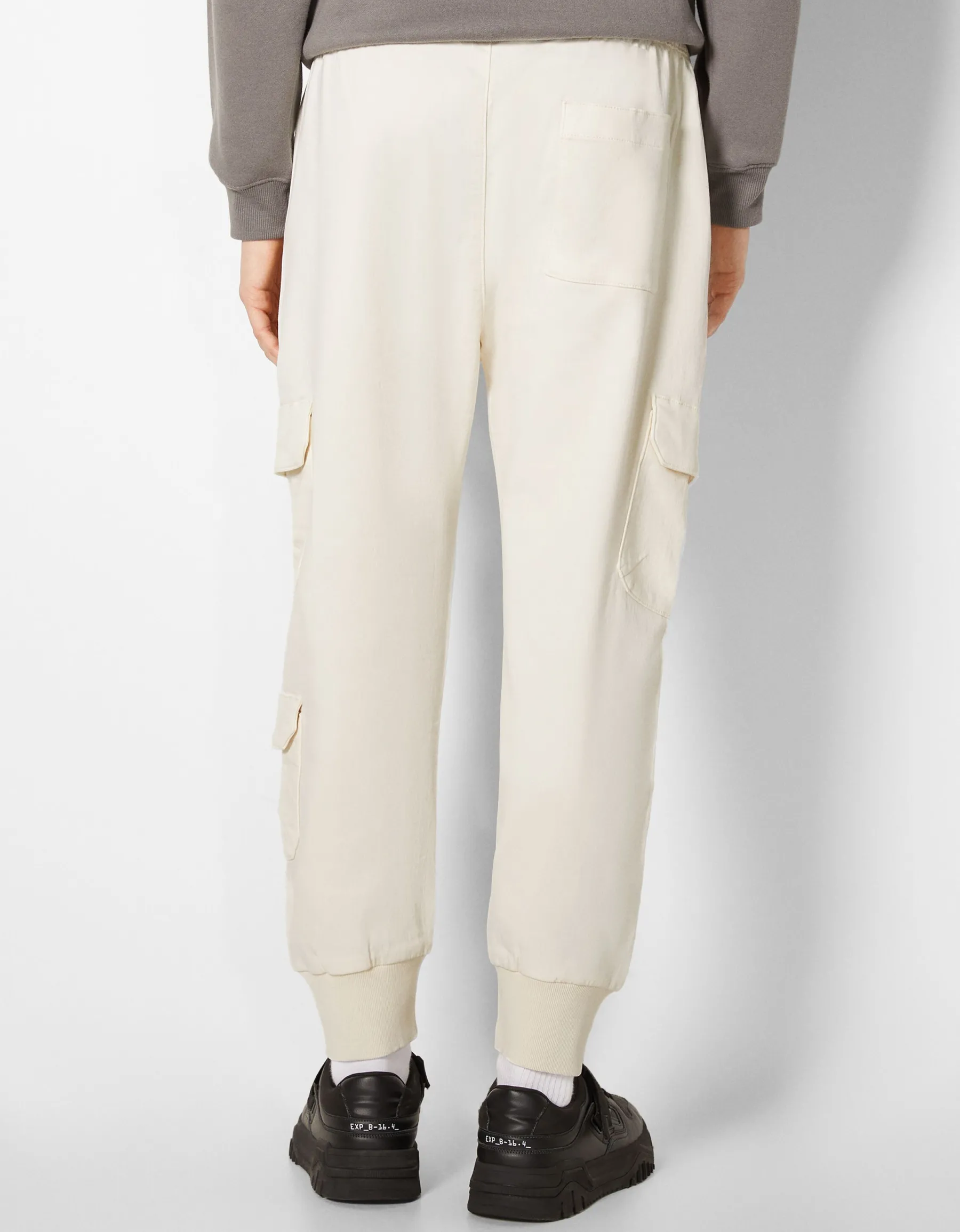 BERSHKA Pantalon jogger cargo slim Blanc cassé Outlet
