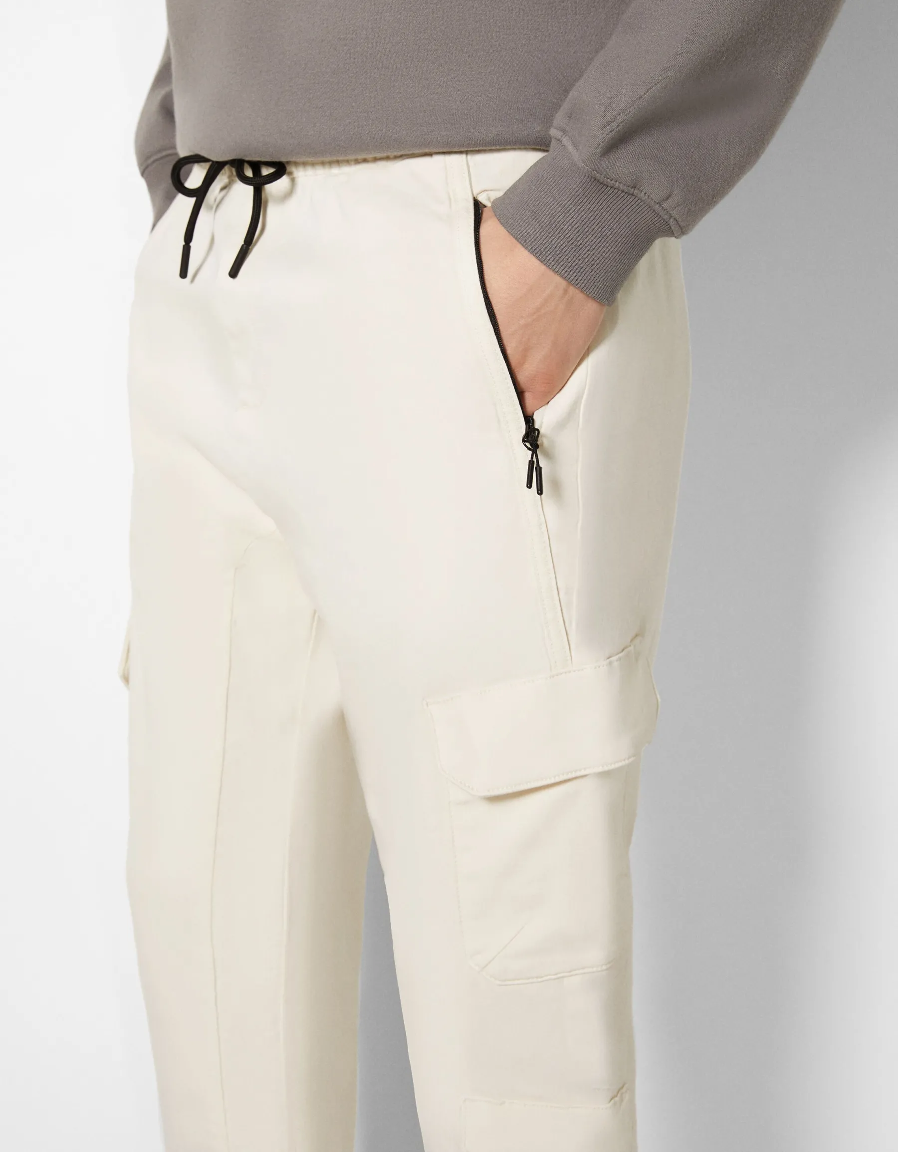 BERSHKA Pantalon jogger cargo slim Blanc cassé Outlet