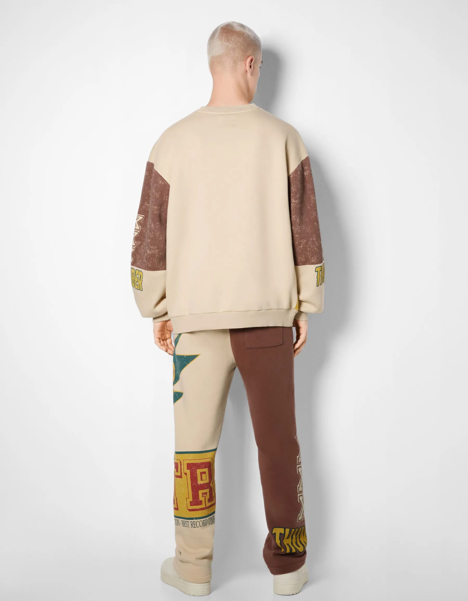 BERSHKA Pantalon jogger imprimé racing Marron Fashion