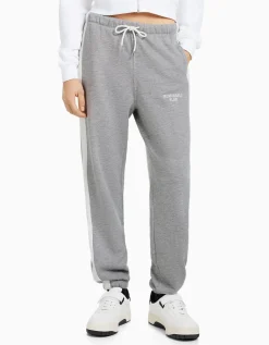 BERSHKA Pantalon jogger molleton avec bandes et inscription brodée Gris Cheap