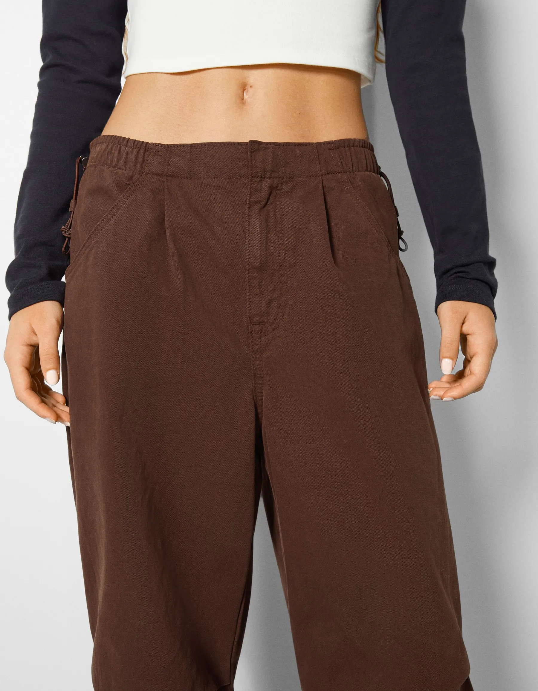 BERSHKA Pantalon jogger parachute loose fit Kaki Outlet