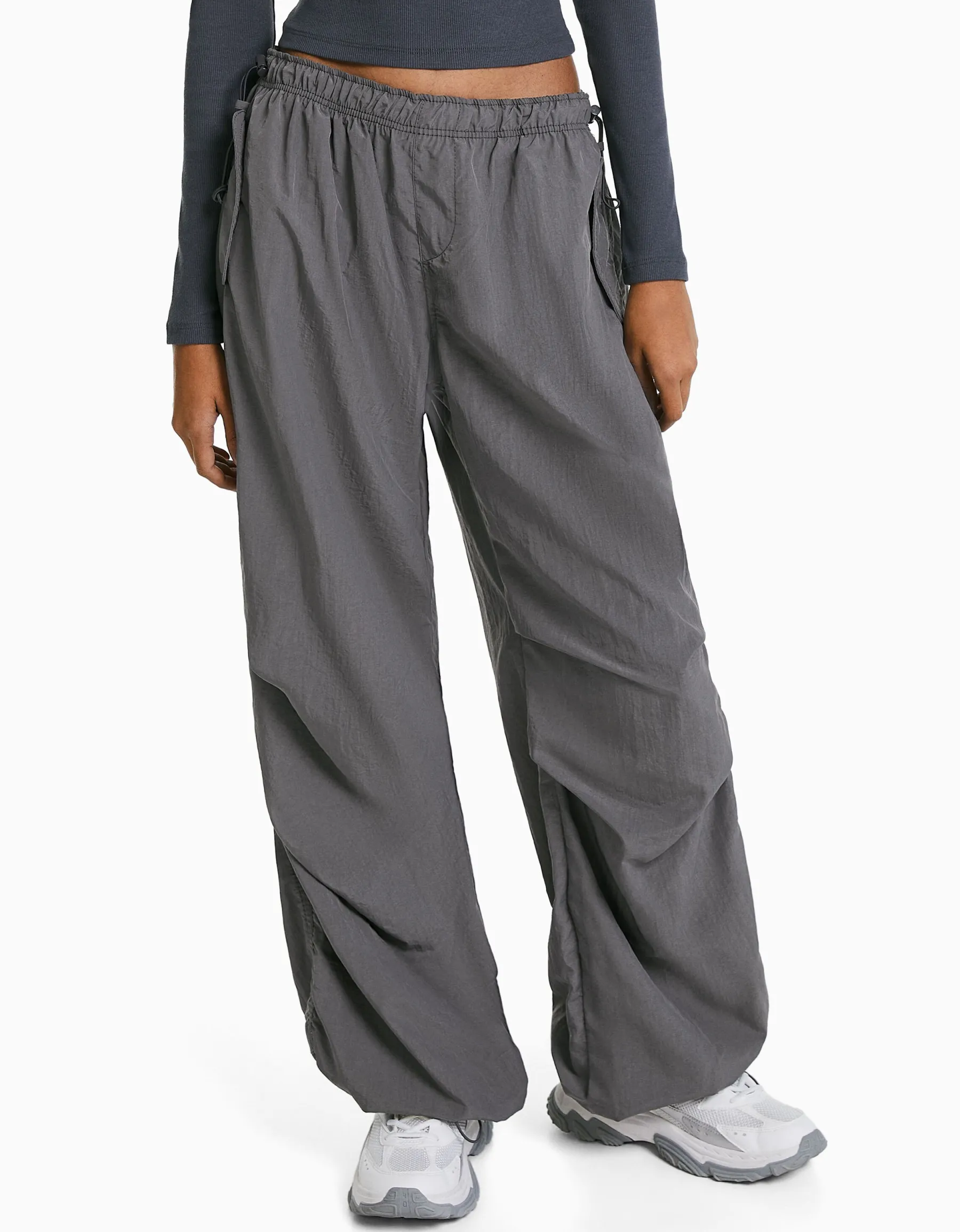 BERSHKA Pantalon jogger parachute nylon Noir Fashion