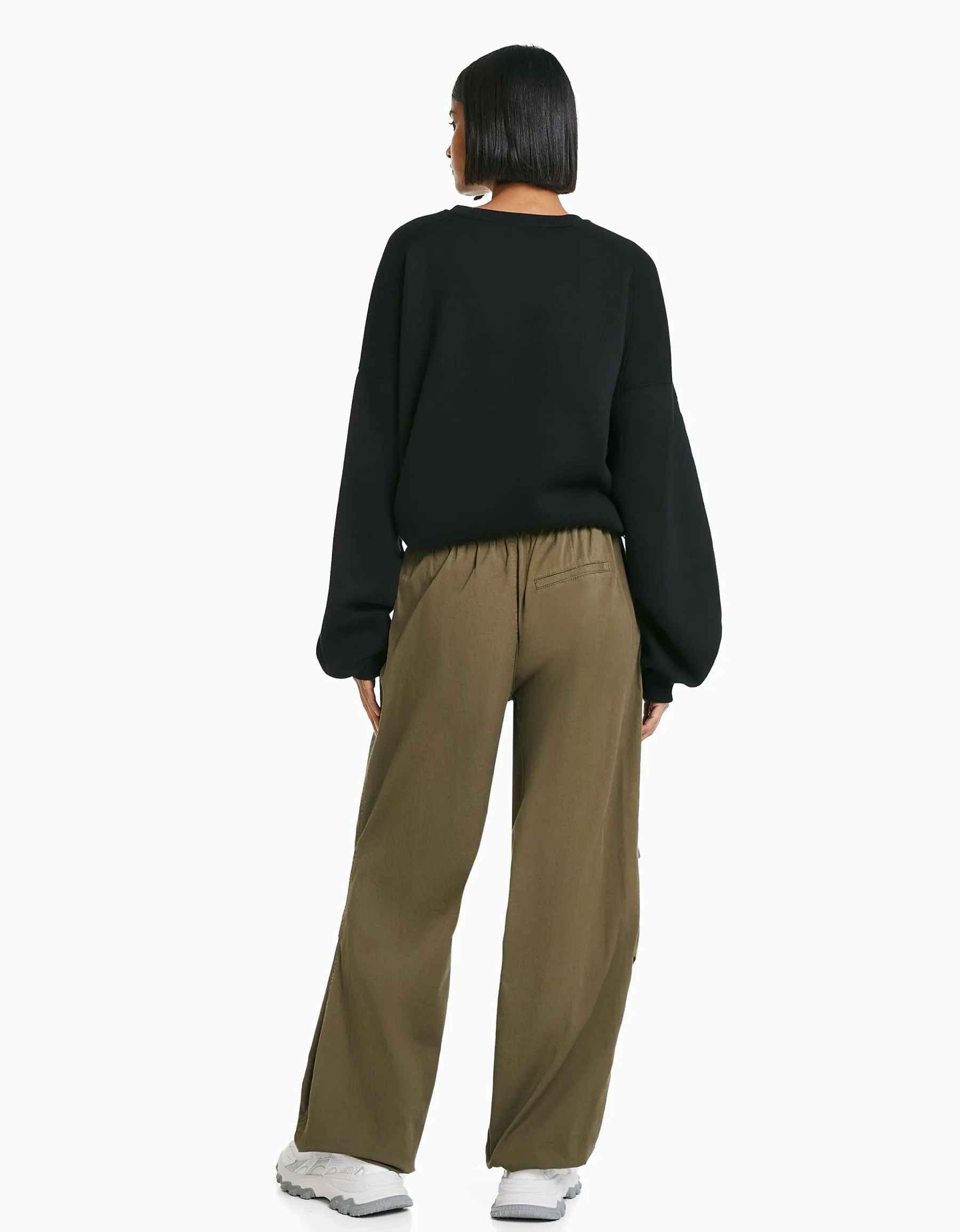 BERSHKA Pantalon jogger parachute loose fit Kaki Online