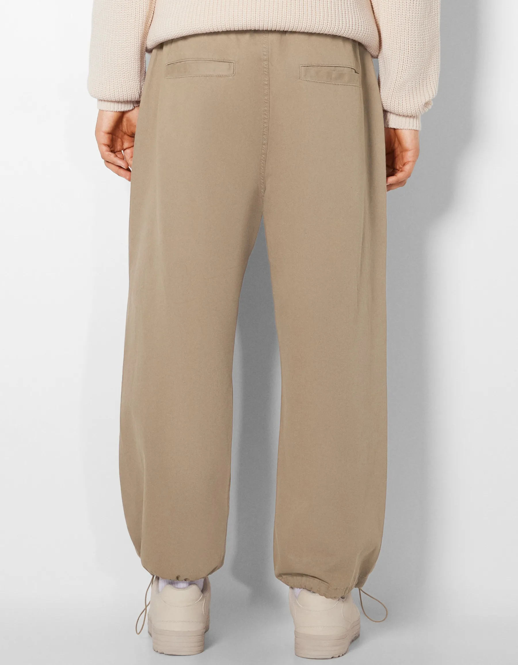 BERSHKA Pantalon parachute coton Camel Fashion