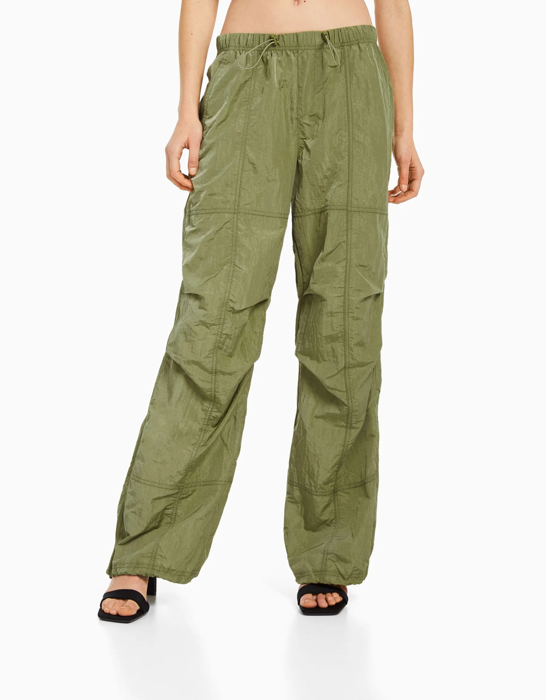 BERSHKA Pantalon parachute nylon Kaki Fashion