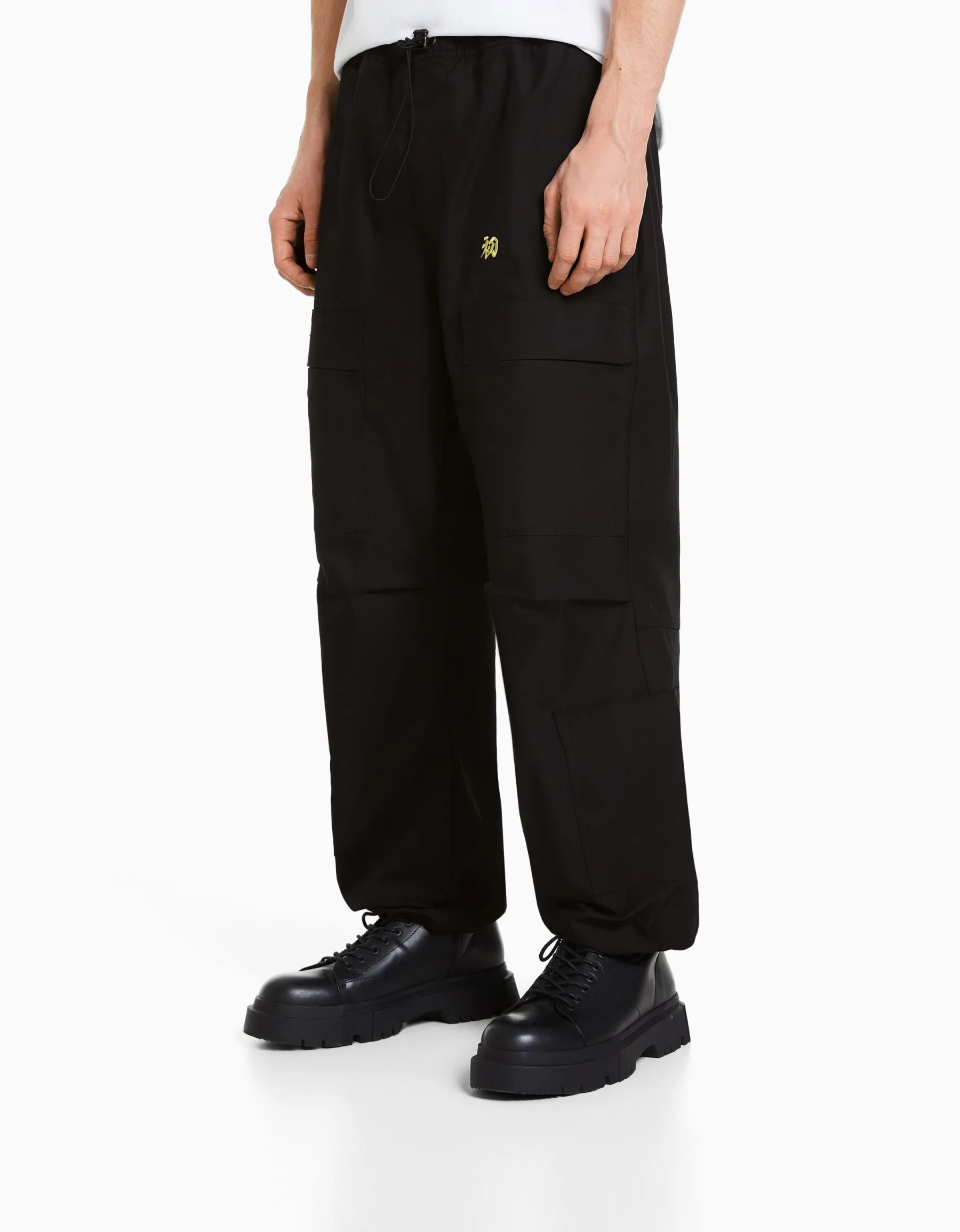 BERSHKA Pantalon parachute TOKYO REVENGERS Noir Best