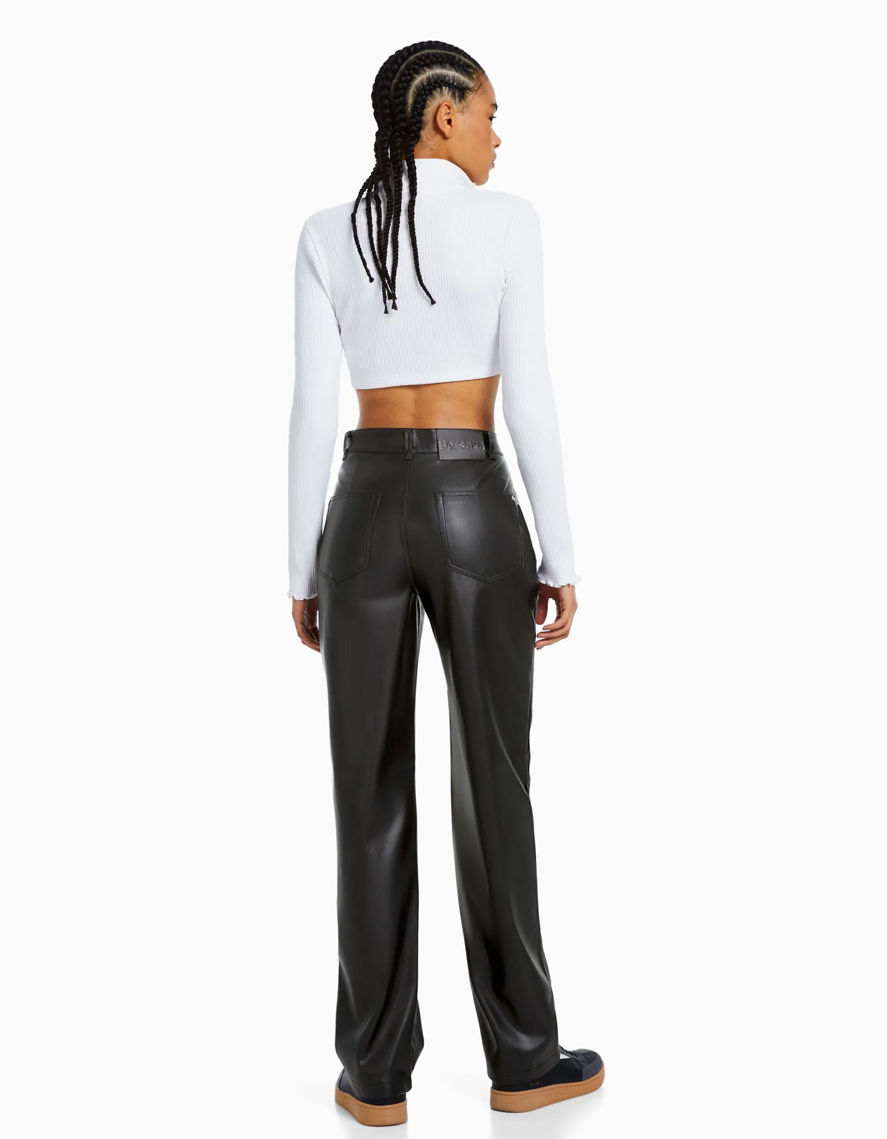 BERSHKA Pantalon straight slim similicuir Noir Hot