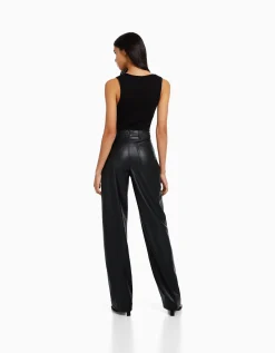 BERSHKA Pantalon straight slim similicuir Noir Discount