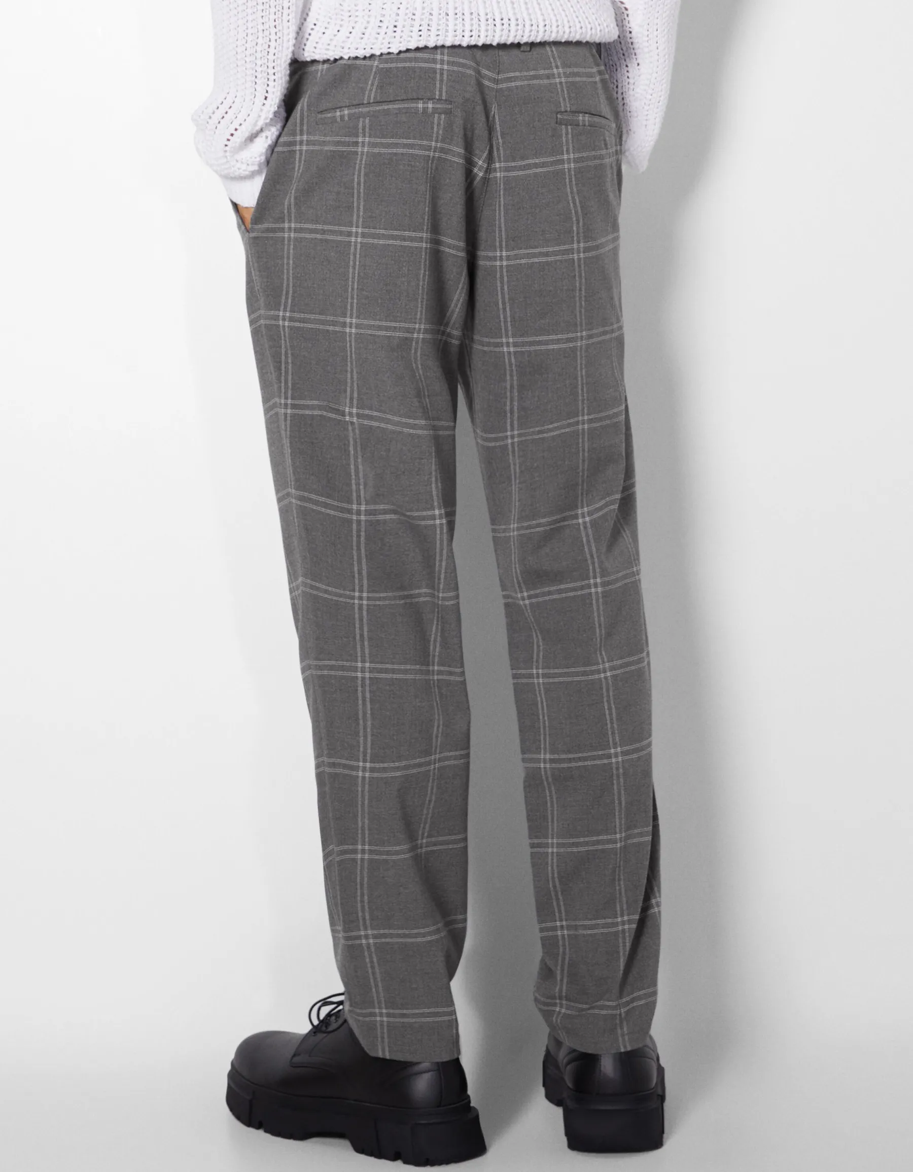 BERSHKA Pantalon tailoring carreaux Noir Outlet