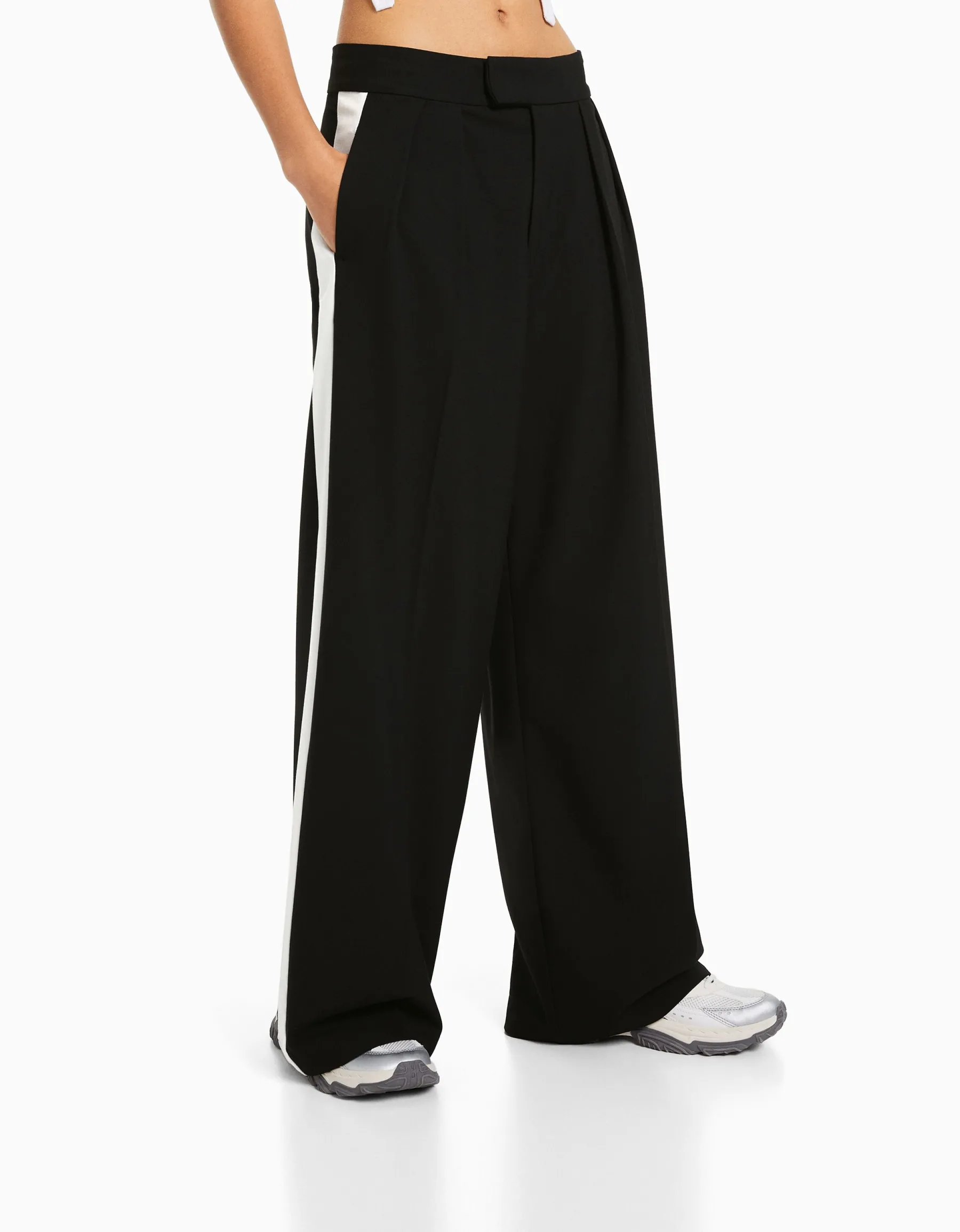 BERSHKA Pantalon tailoring wide leg bande latérale Noir Shop