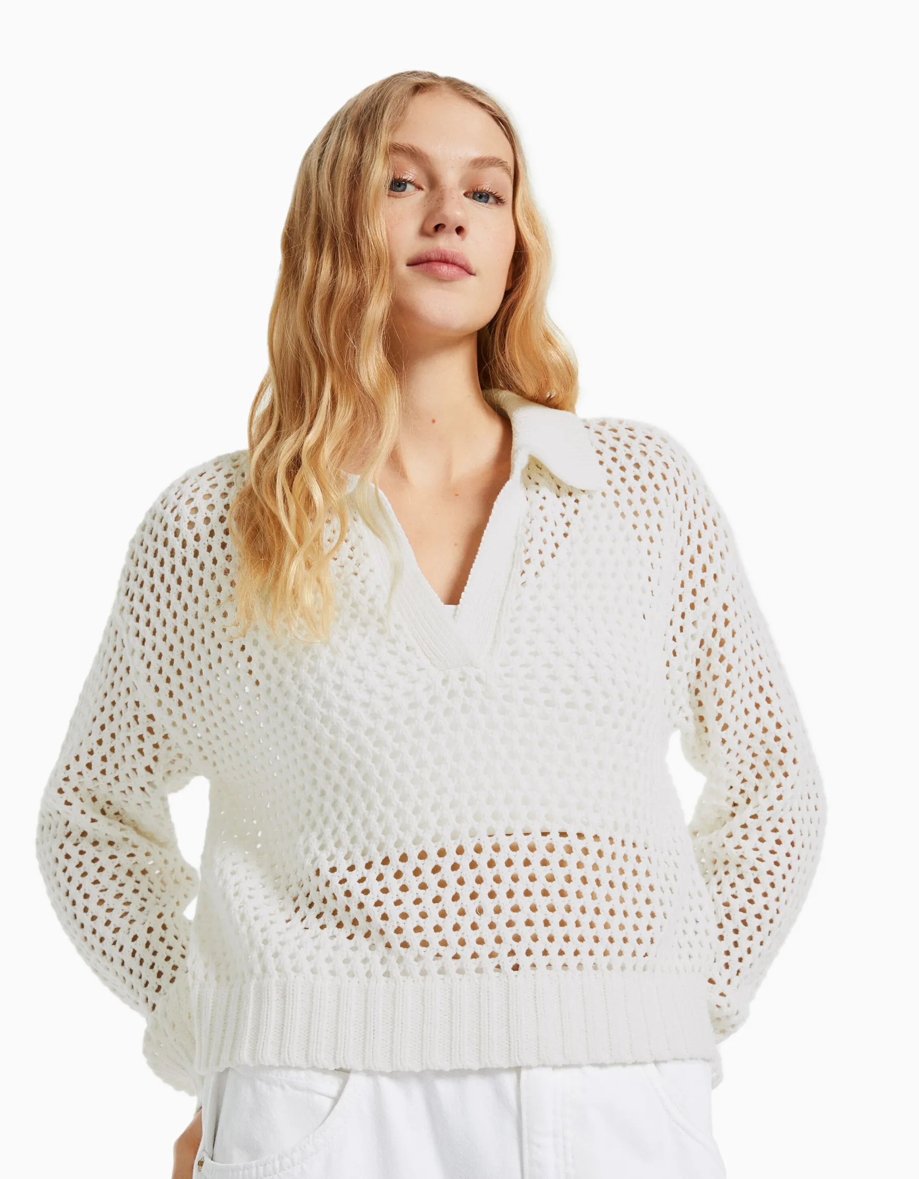 BERSHKA Pull col polo filet Écru Outlet