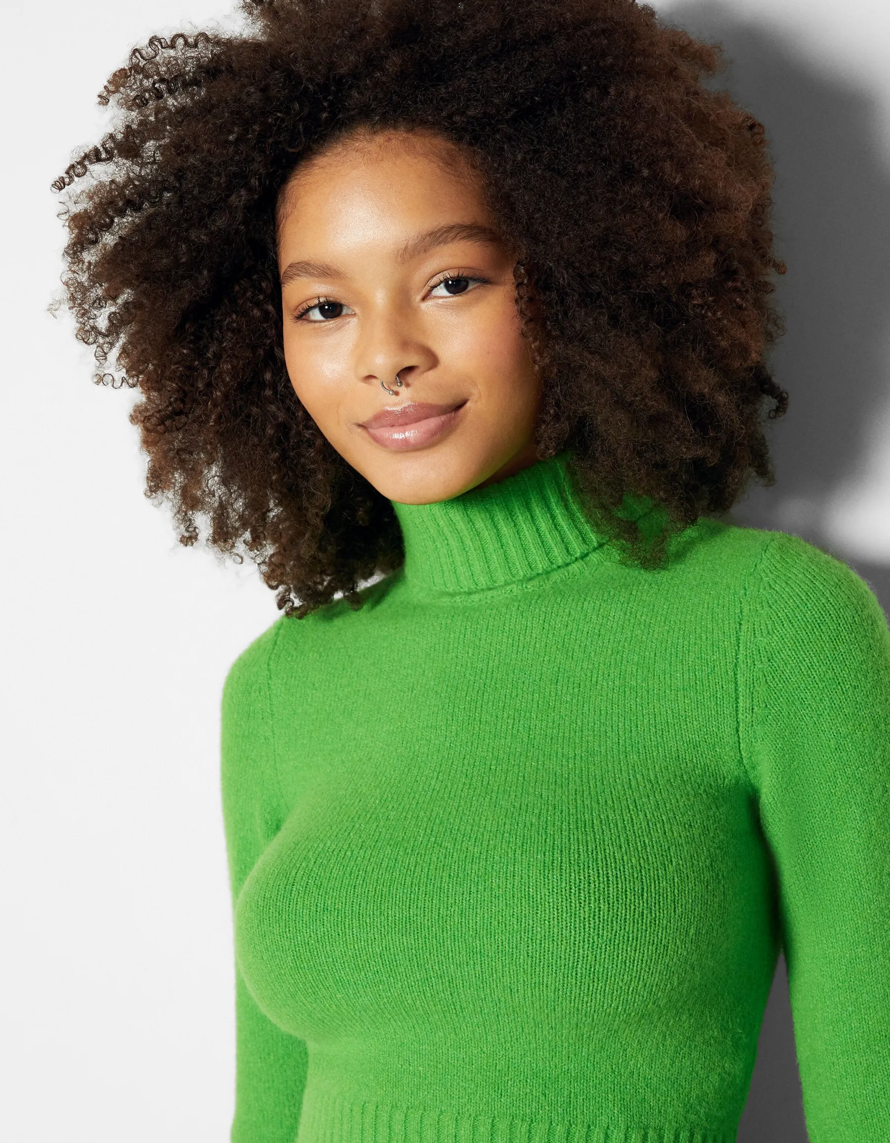 BERSHKA Pull col roulé Sable Fashion