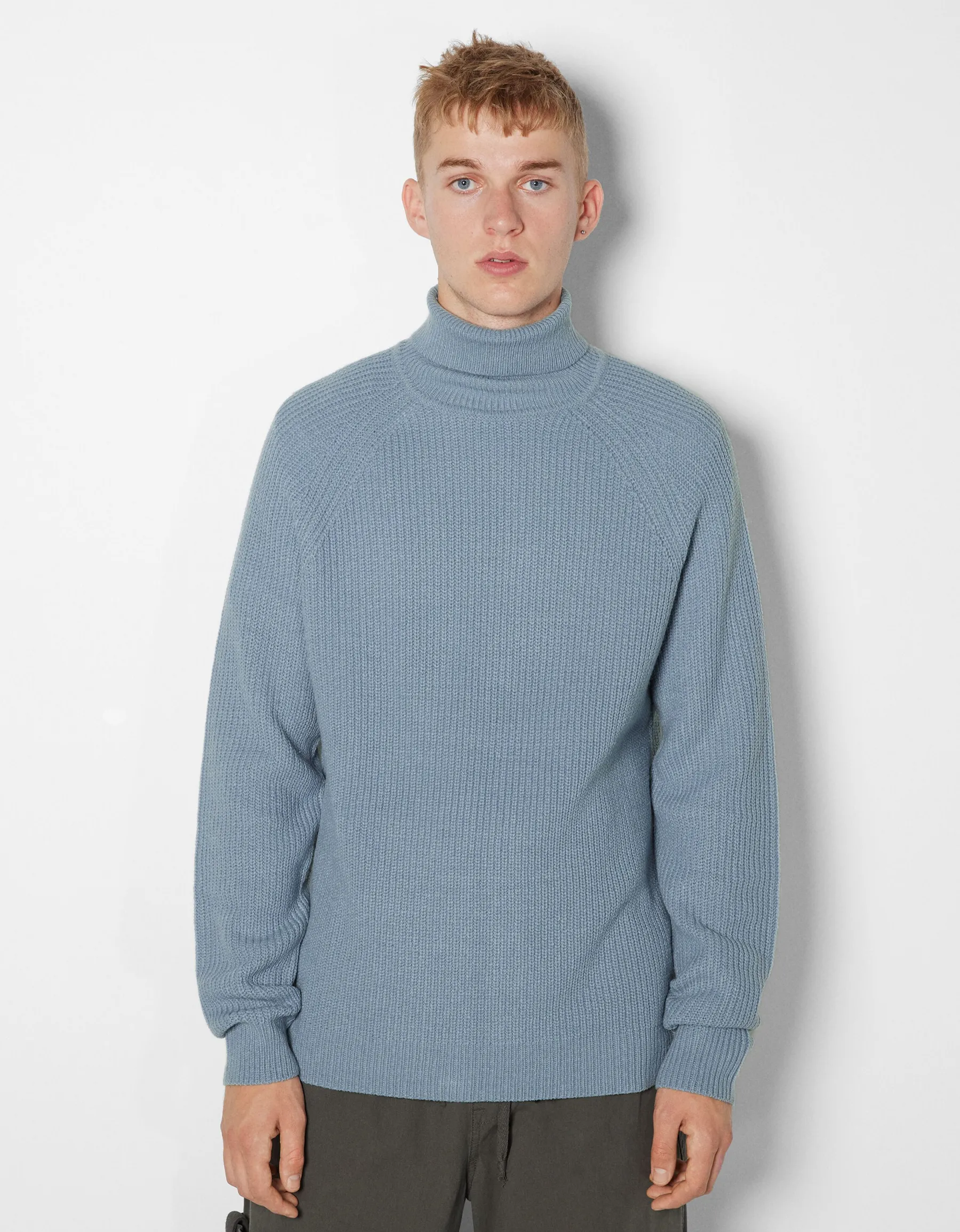 BERSHKA Pull col roulé épais Noir Fashion