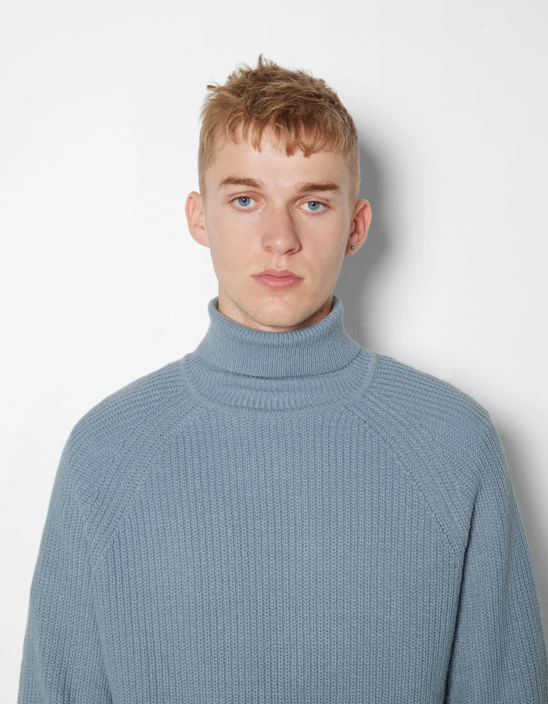 BERSHKA Pull col roulé épais Noir Fashion