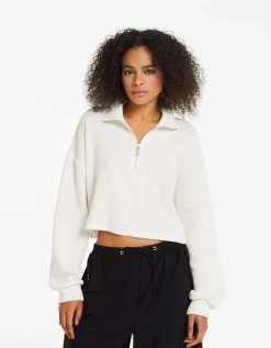 BERSHKA Pull maille col roulé zippé Écru Fashion