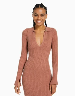 BERSHKA Robe longue col polo maille Sable Clearance