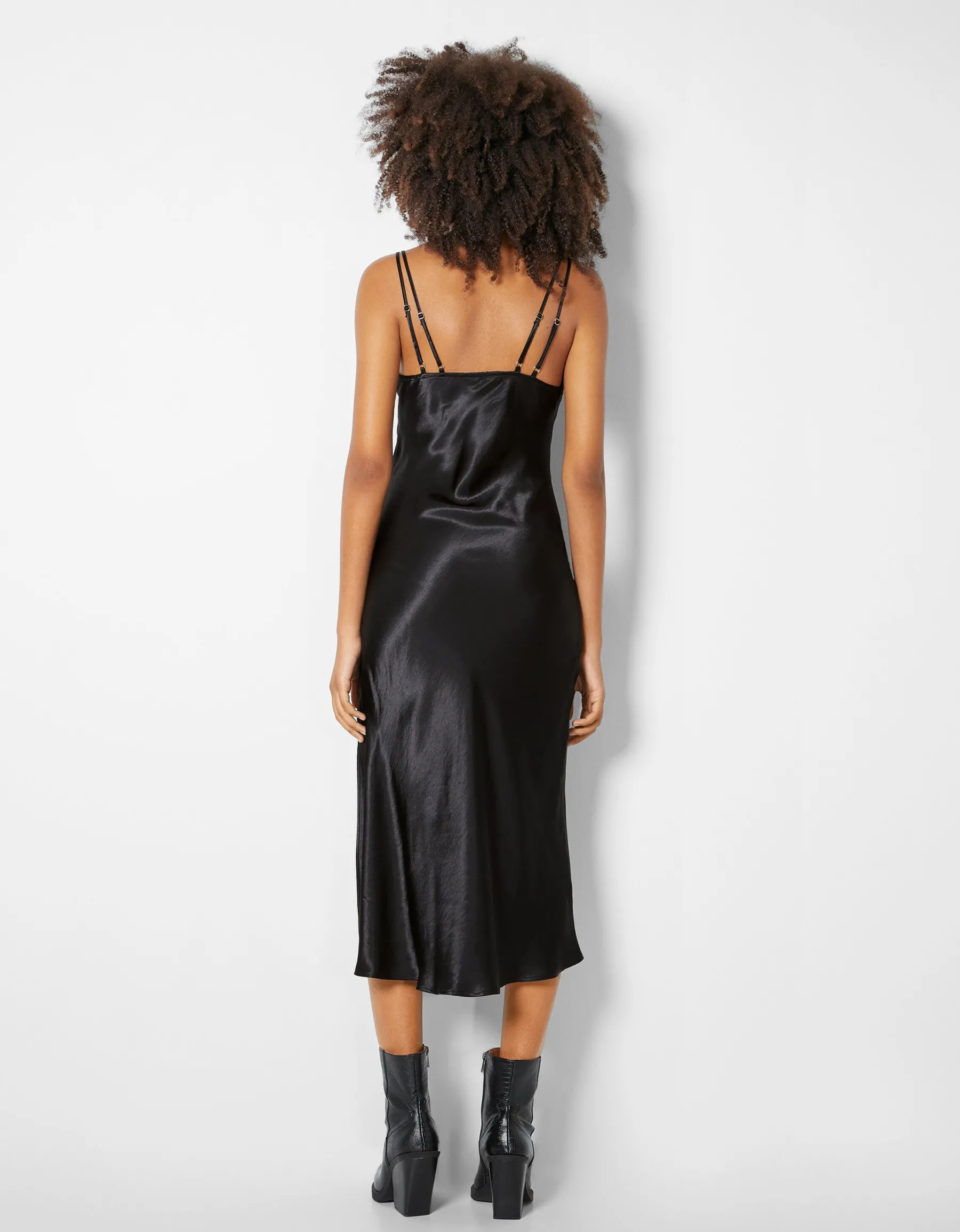 BERSHKA Robe midi satinée bretelle fine double Noir Cheap