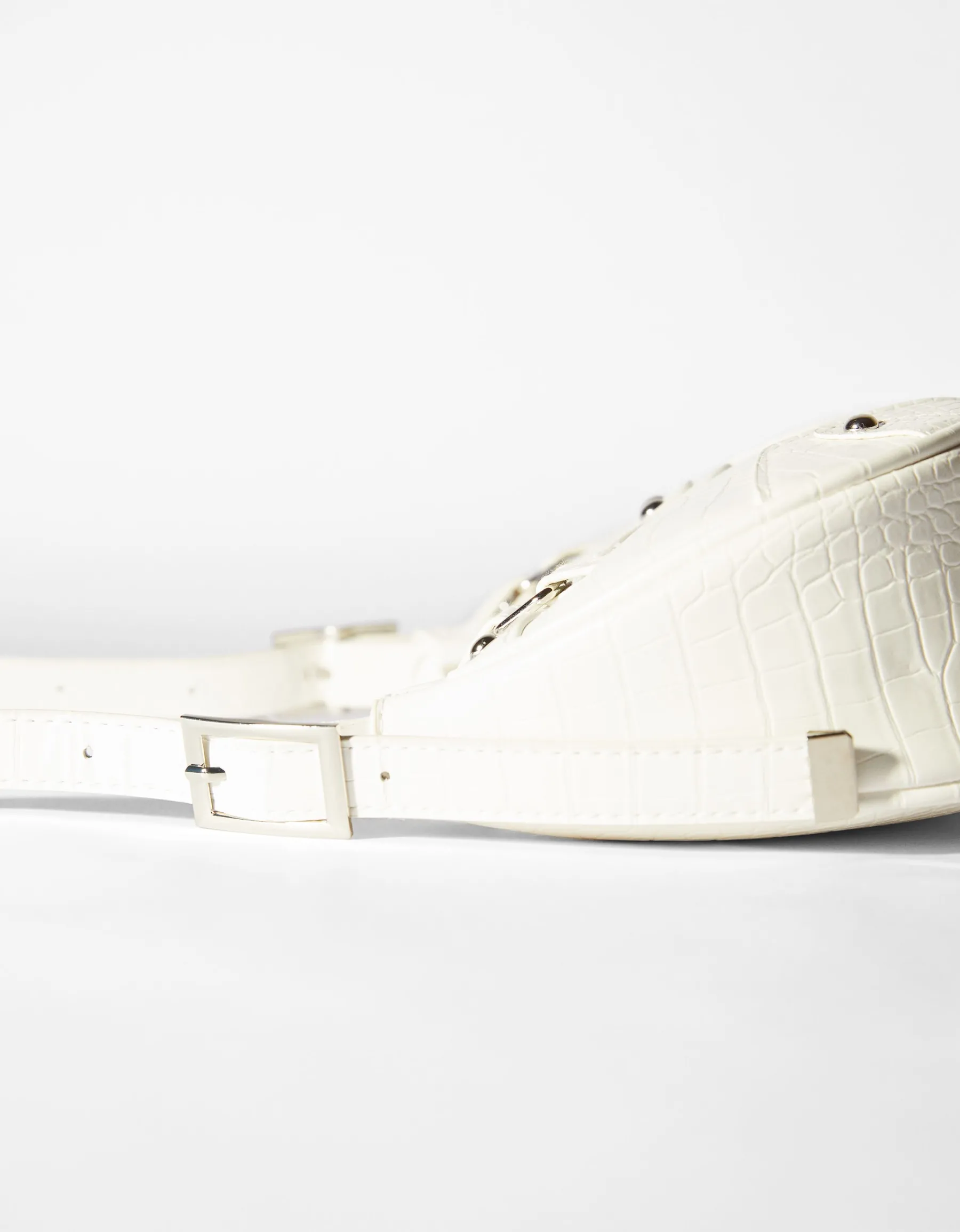 BERSHKA Sac anse similicuir rivets Blanc Outlet