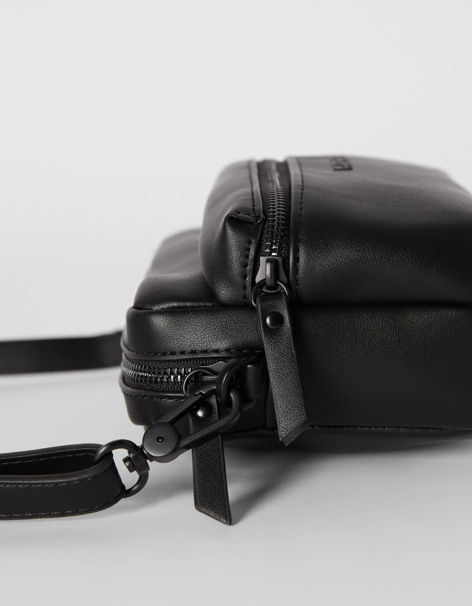 BERSHKA Sac bandoulière basique Noir Best Sale