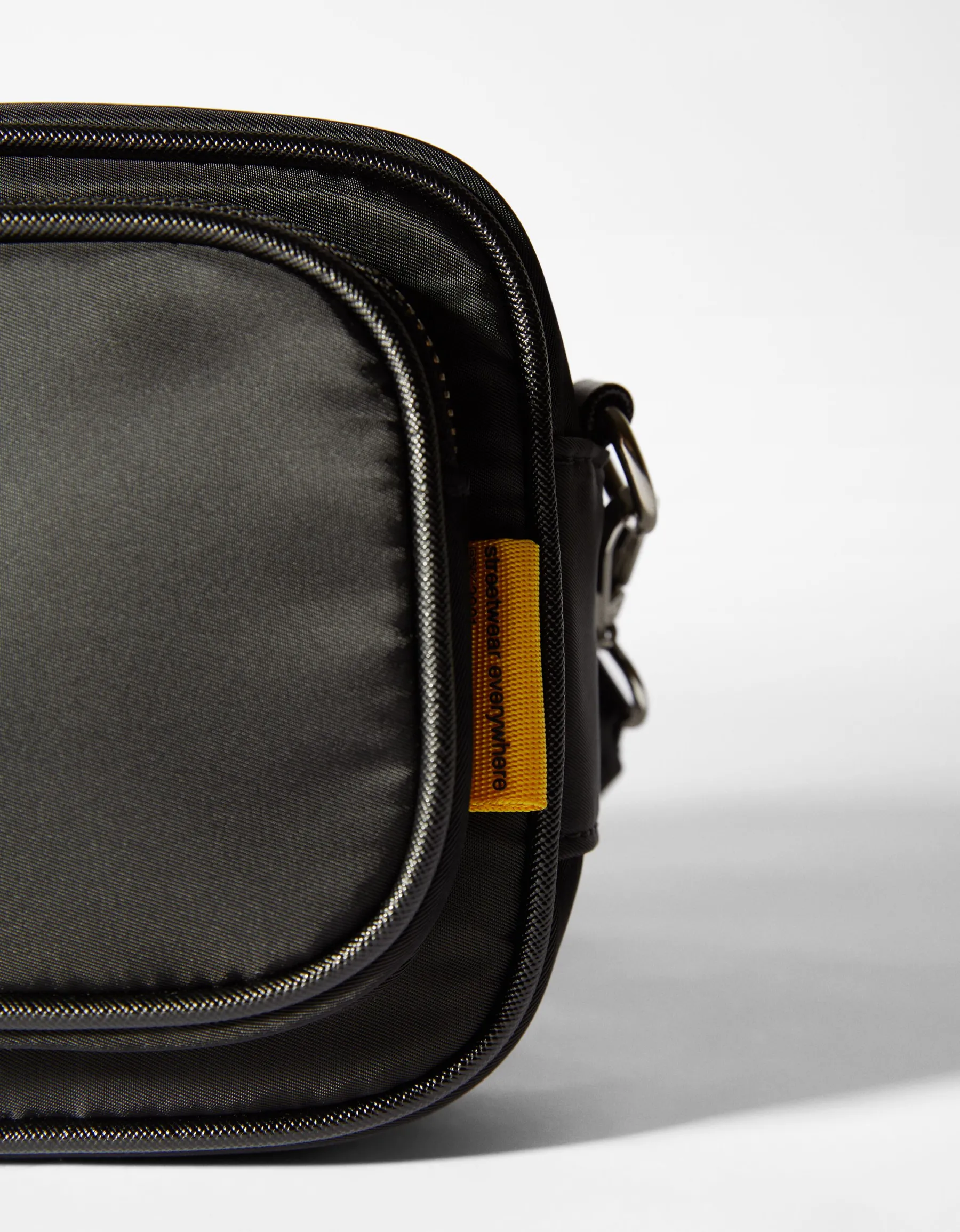 BERSHKA Sac crossbody Noir Fashion
