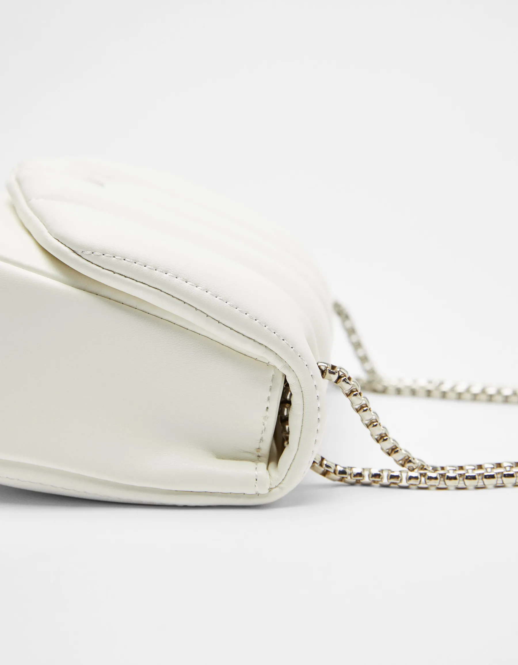 BERSHKA Sac matelassé vertical anse chaîne Blanc Clearance