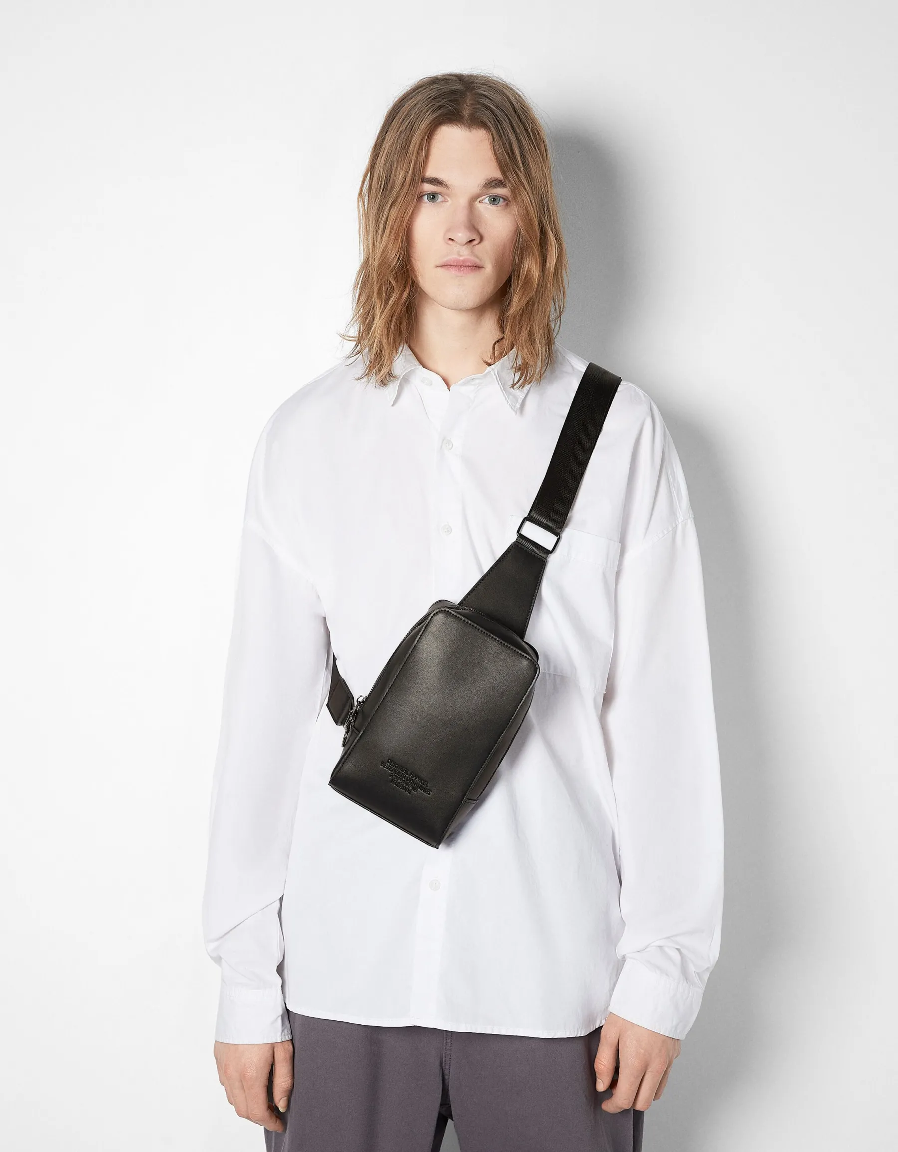 BERSHKA Sac sling Noir Fashion
