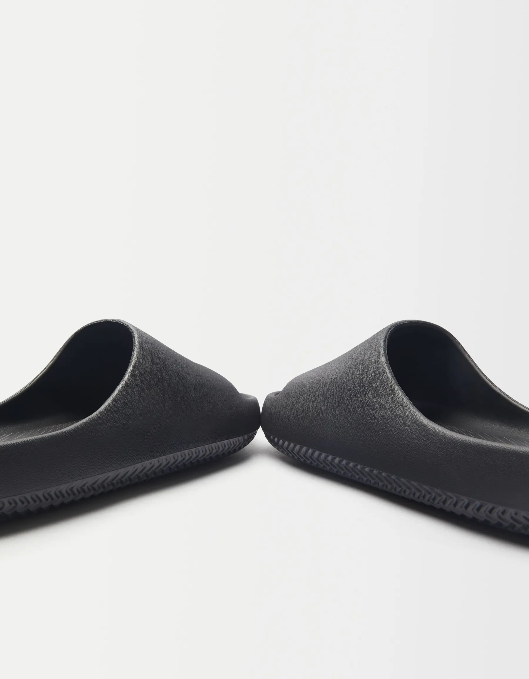 BERSHKA Sandales plates texturées homme Sable Best