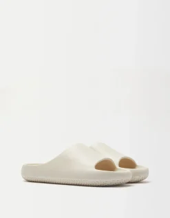 BERSHKA Sandales plates texturées homme Sable Hot