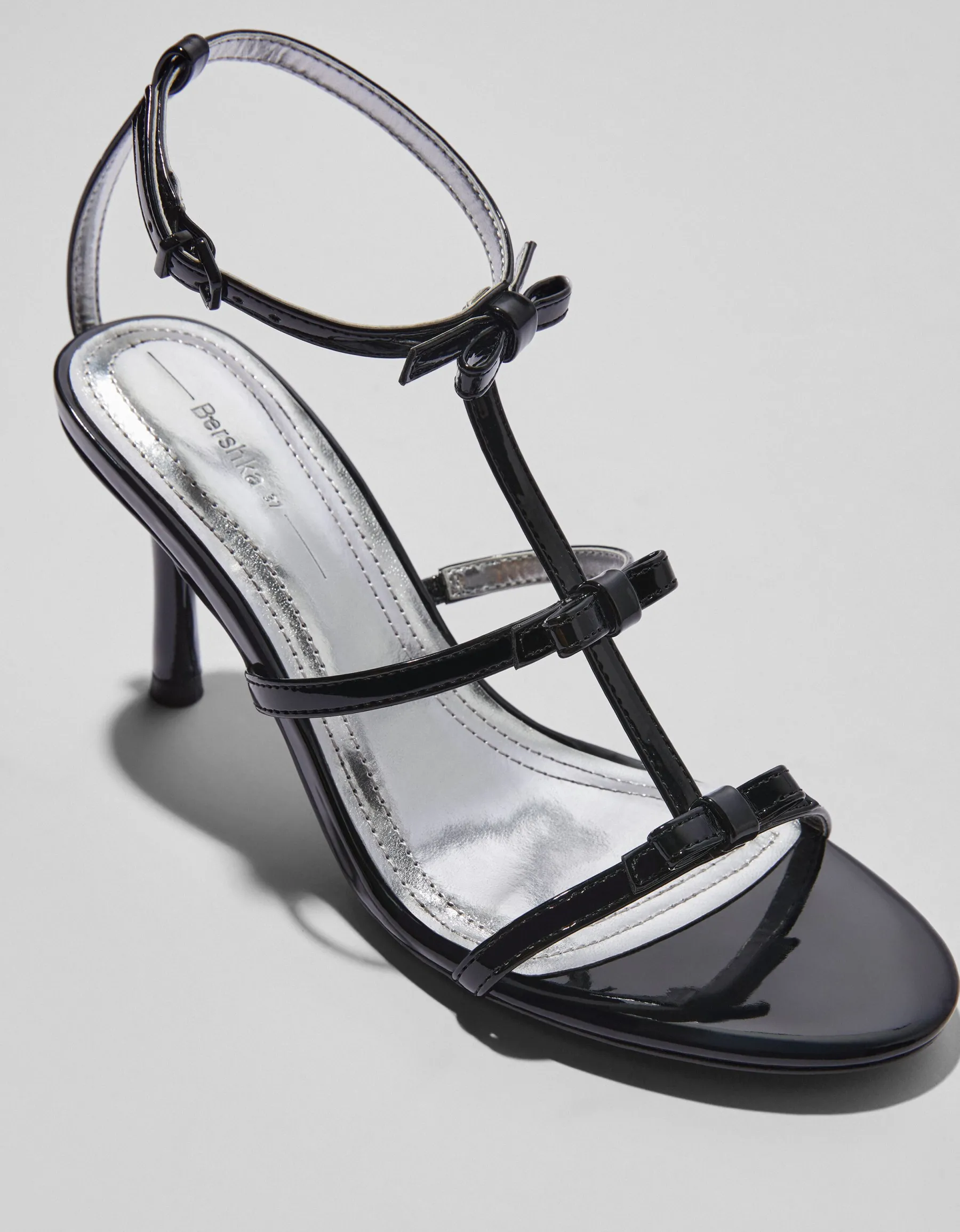 BERSHKA Sandales talon nœuds Noir Store