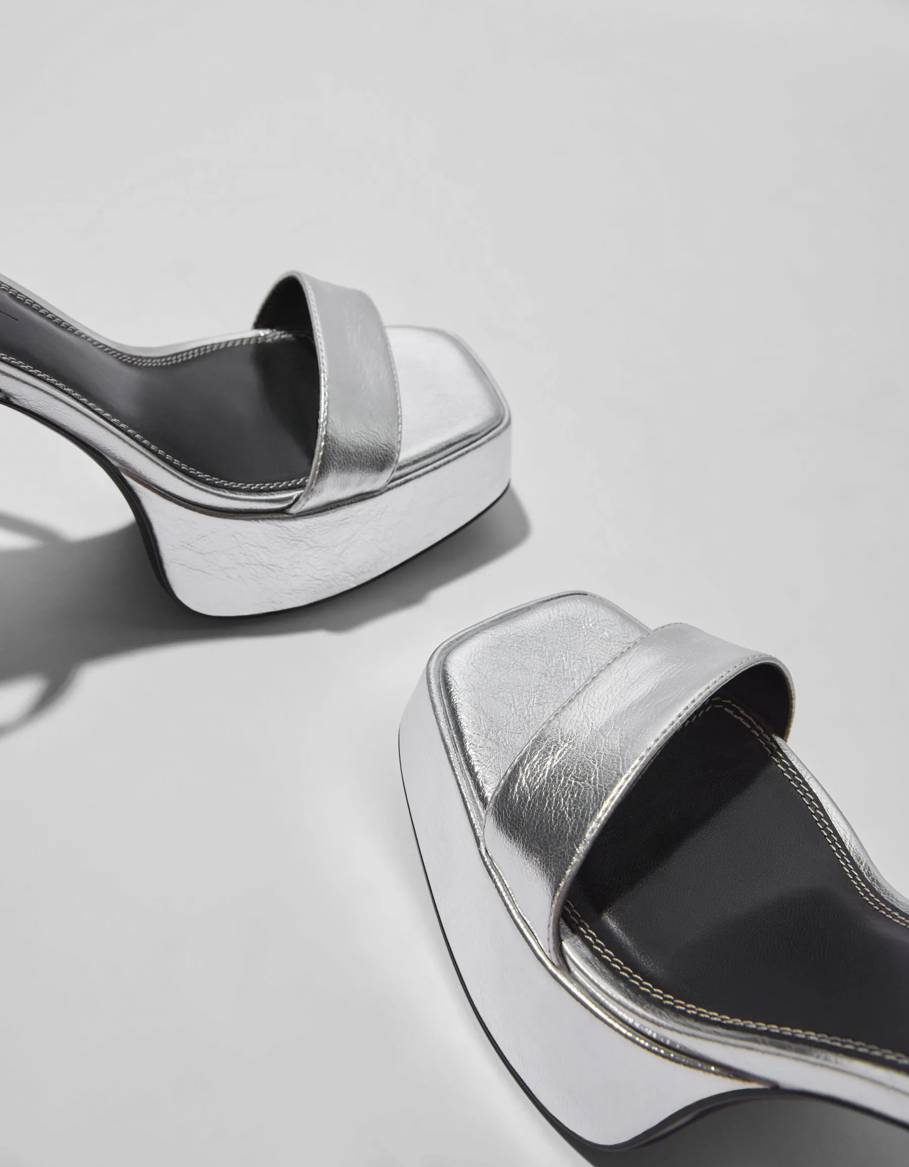 BERSHKA Sandales talon plateforme métallisées Argent Best
