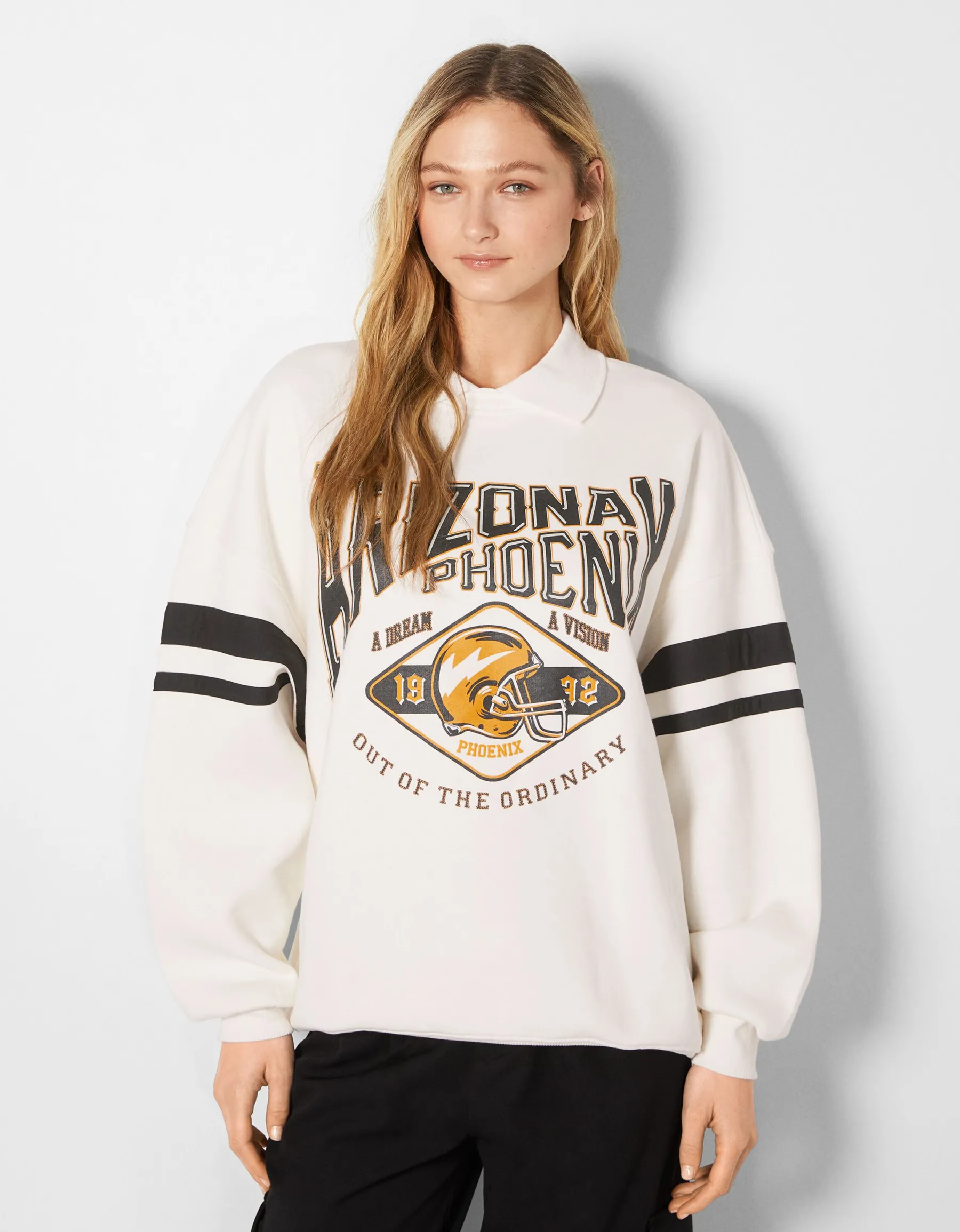 BERSHKA Sweat à col polo Beige Outlet