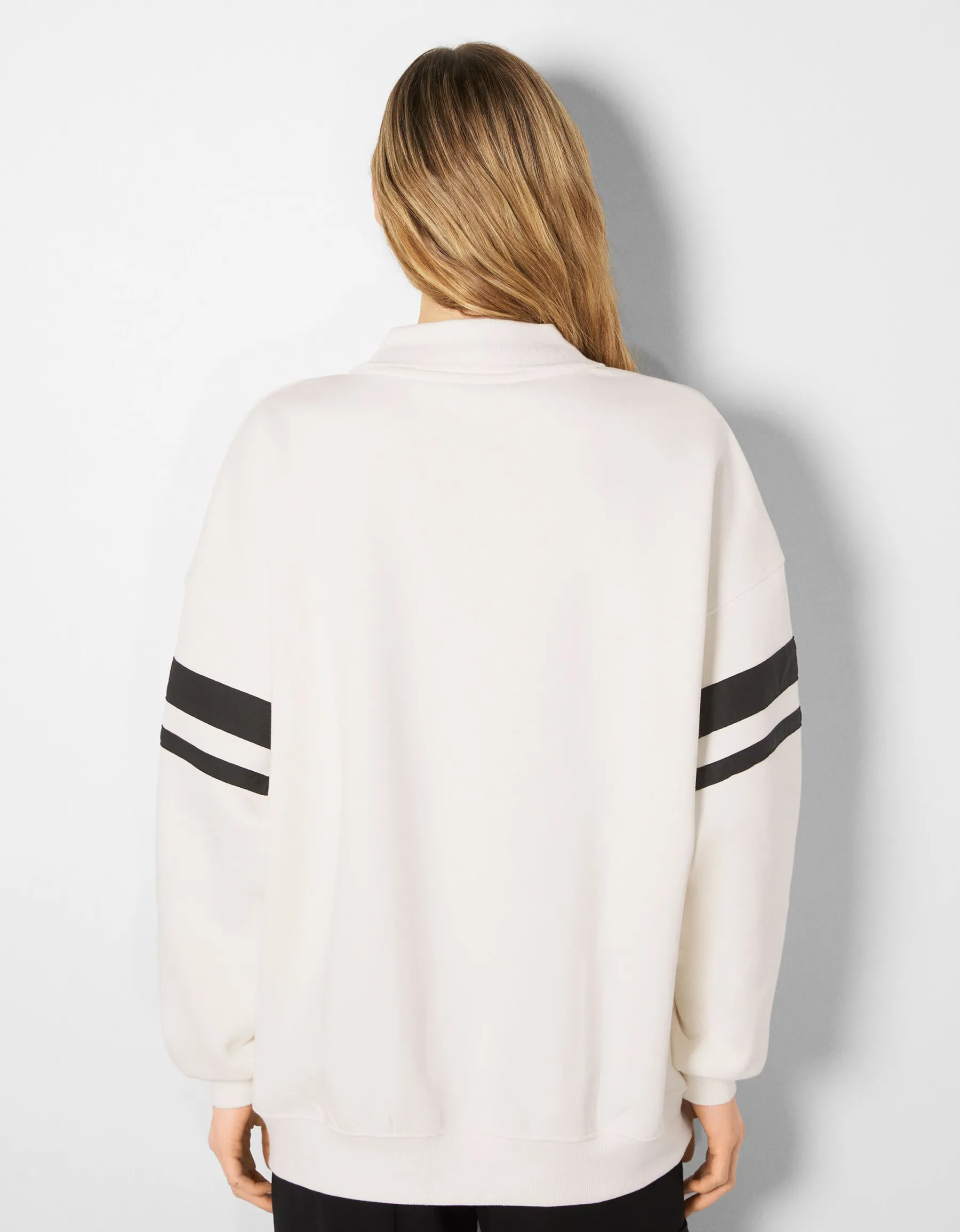 BERSHKA Sweat à col polo Beige Outlet