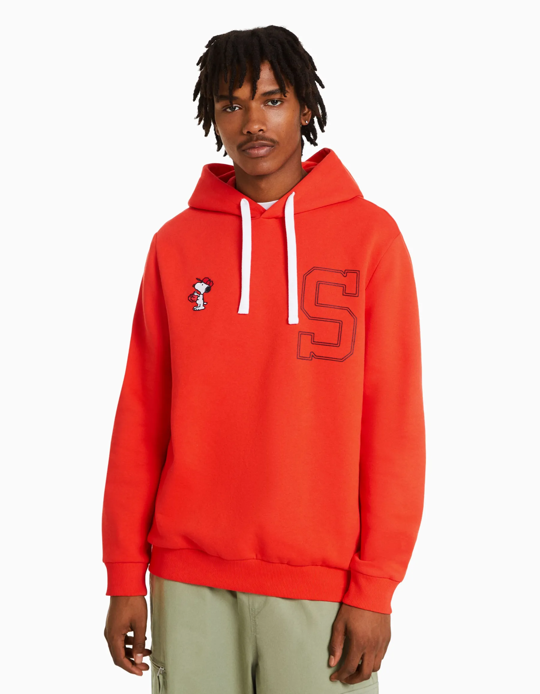 BERSHKA Sweat capuche brodé Snoopy Rouge Sale