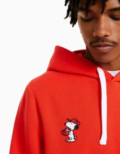 BERSHKA Sweat capuche brodé Snoopy Rouge Sale