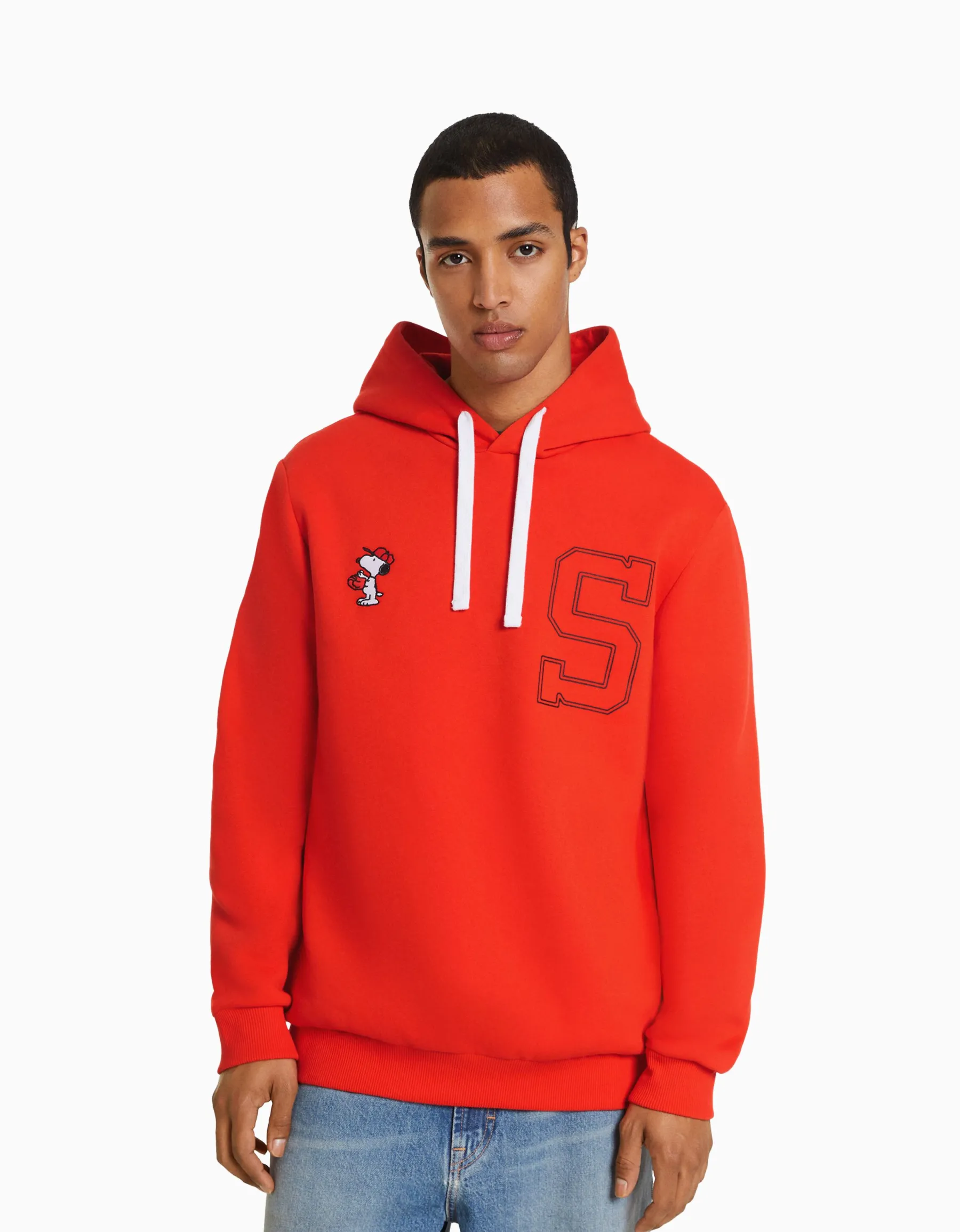 BERSHKA Sweat capuche brodé Snoopy Rouge Hot